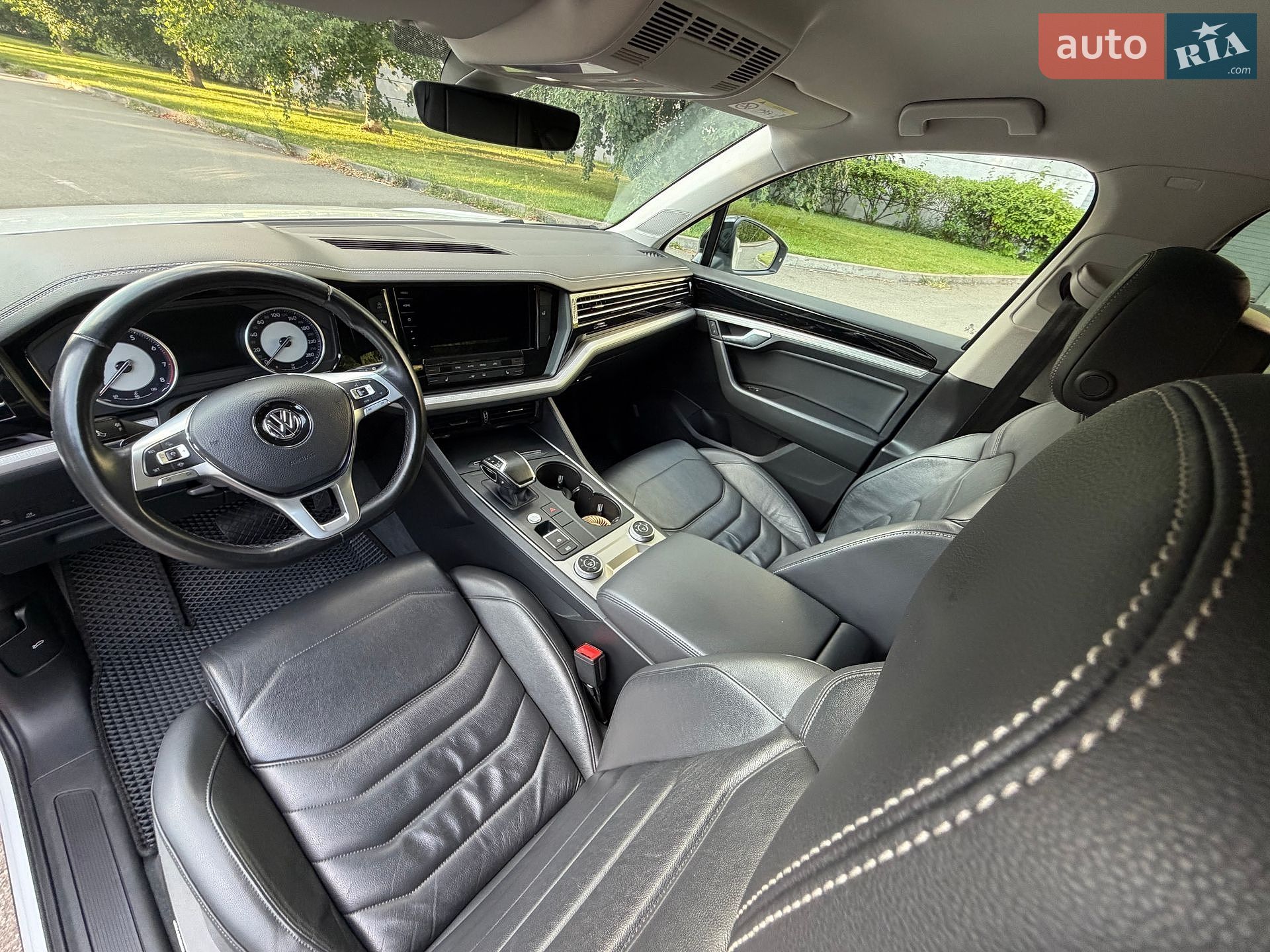 Volkswagen Touareg 2019 VIN WVGZZZCRZLD008985 фото оголошення 17 з 30