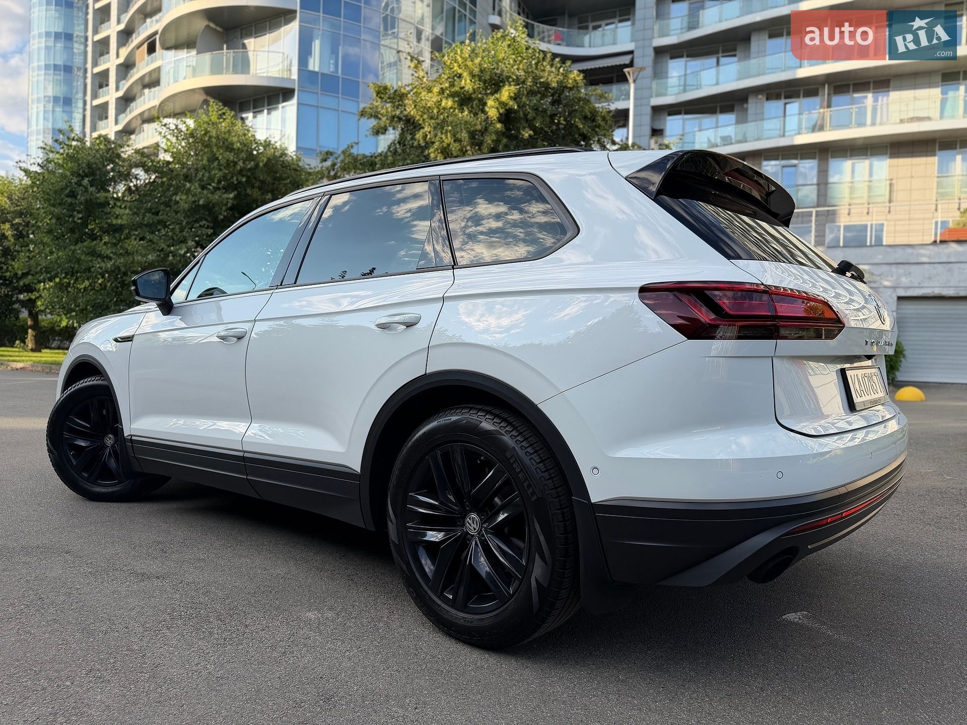 Volkswagen Touareg 2019 VIN WVGZZZCRZLD008985 фото оголошення 13 з 30