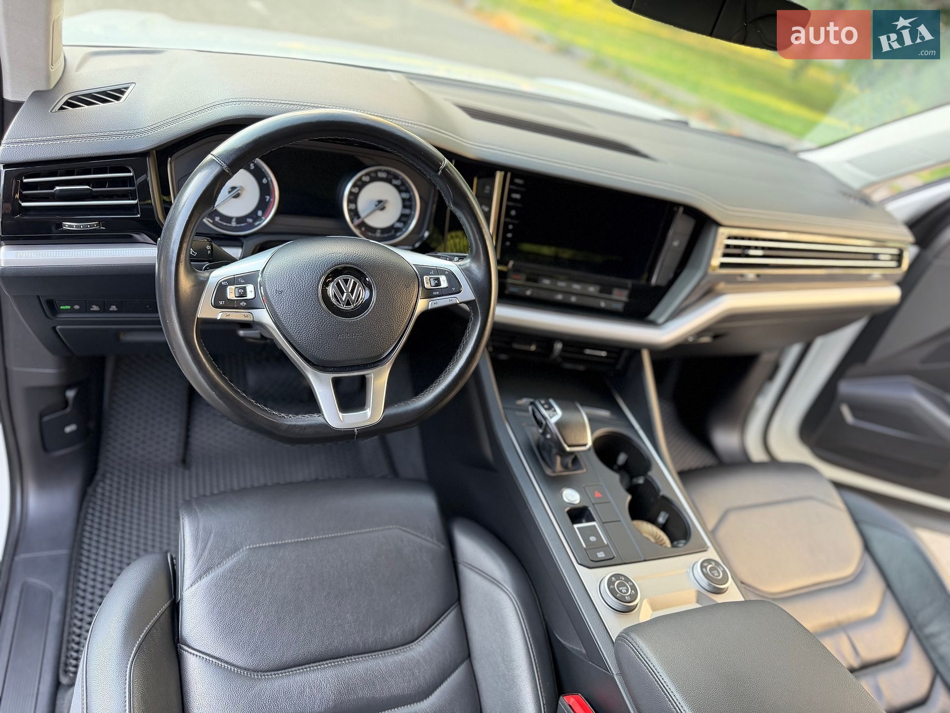 Volkswagen Touareg 2019 VIN WVGZZZCRZLD008985 фото оголошення 22 з 30