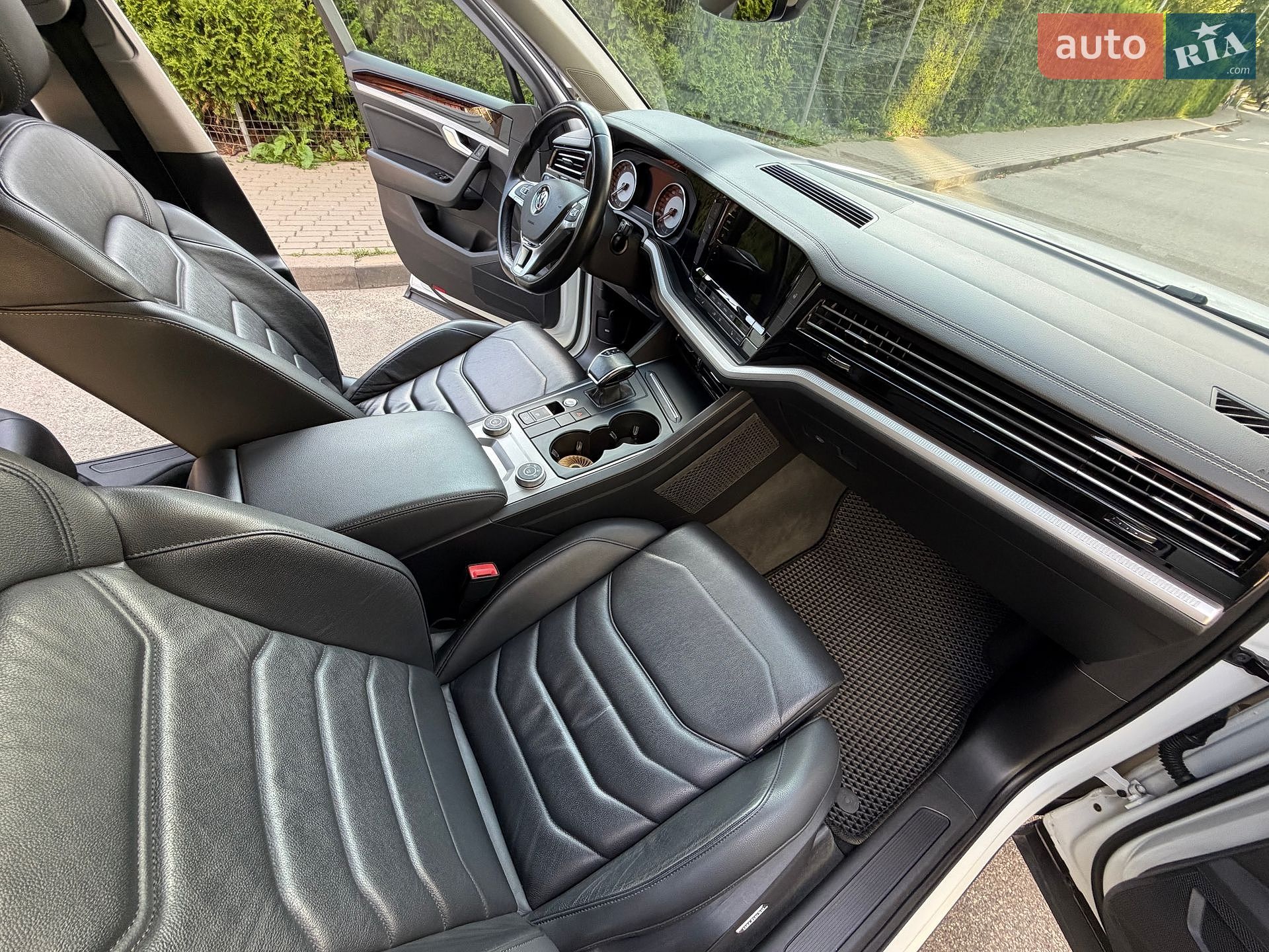 Volkswagen Touareg 2019 VIN WVGZZZCRZLD008985 фото оголошення 23 з 30