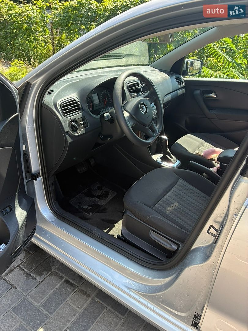 Volkswagen Polo 2018 VIN XW8ZZZ61ZJG055275 фото оголошення 11 з 22