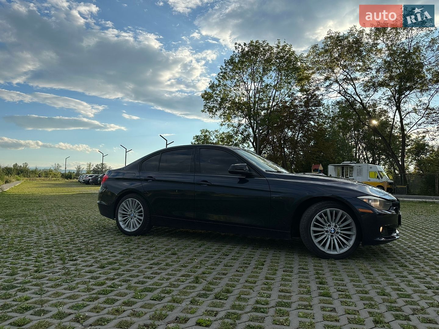 BMW 3 Series 2015 VIN WBA3B5G59FNS20610 фото оголошення 10 з 28