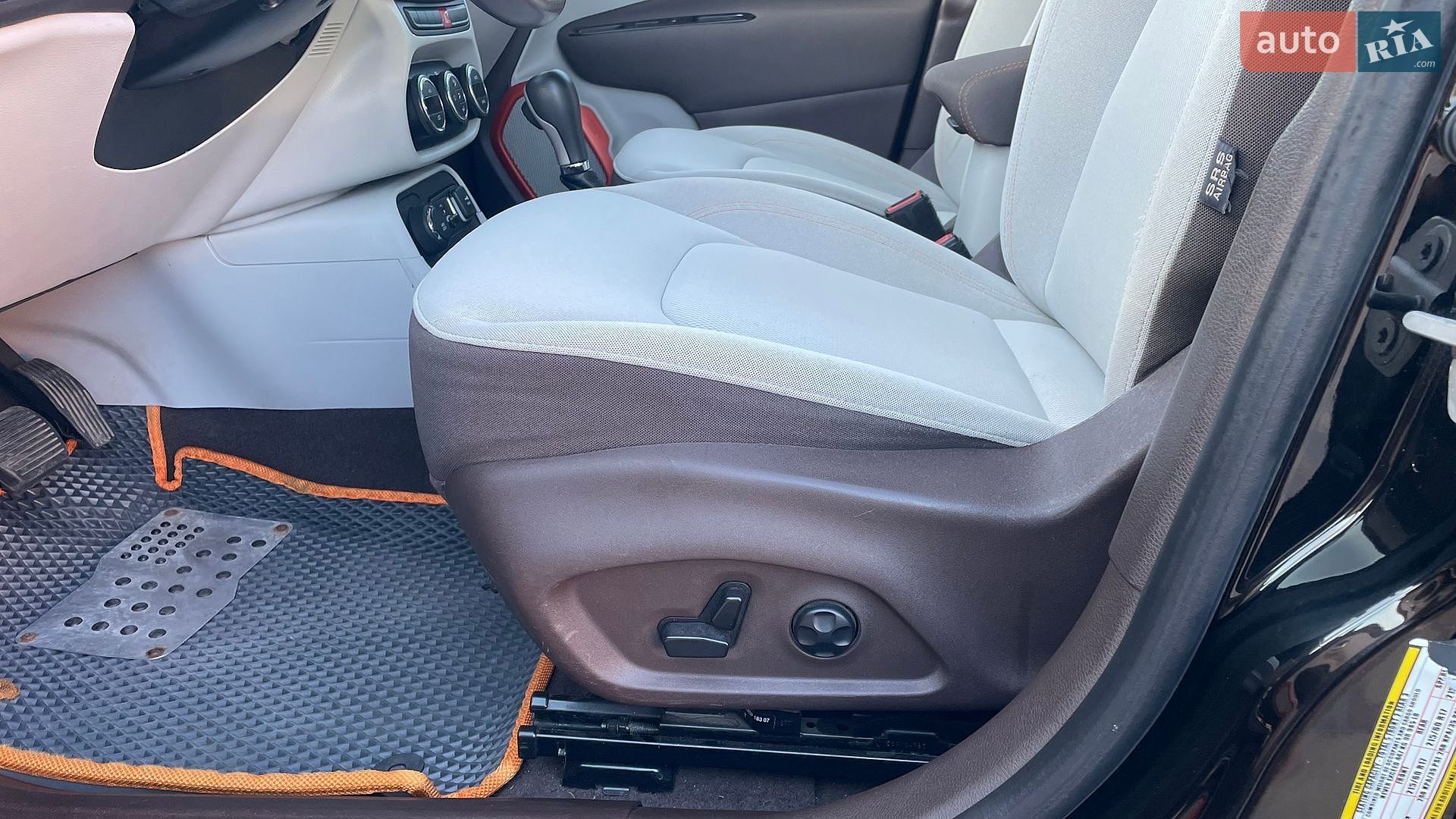 Jeep Renegade 2015 VIN ZACCJBBT3FPC21835 фото оголошення 37 з 45