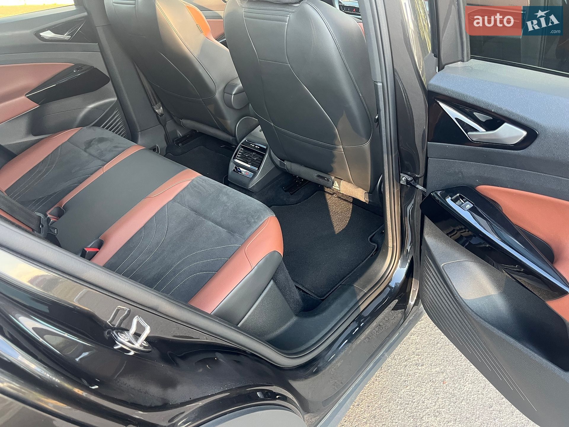 Volkswagen ID.4 2021 VIN WVGZZZE2ZNP006379 фото оголошення 13 з 35