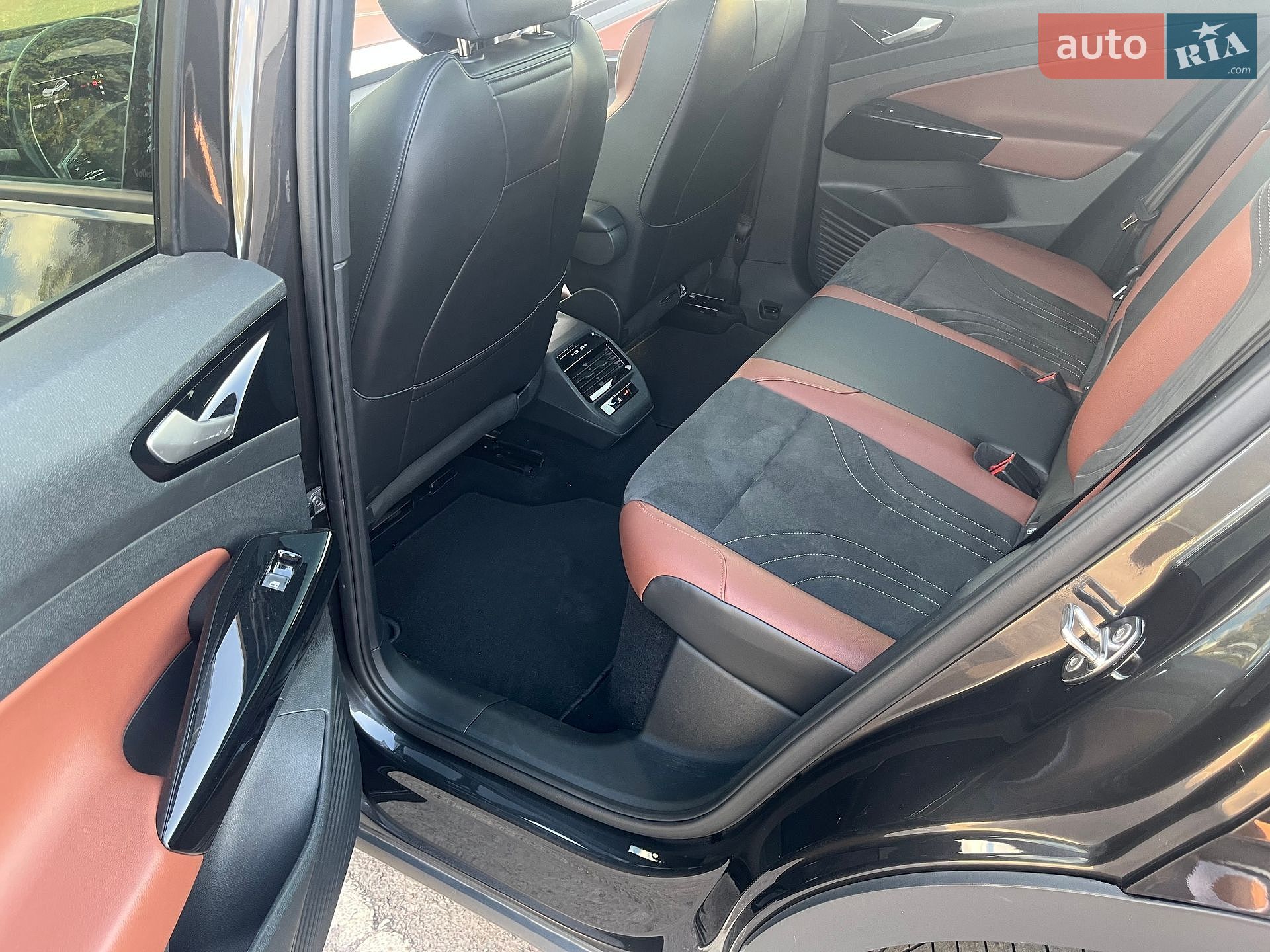 Volkswagen ID.4 2021 VIN WVGZZZE2ZNP006379 фото оголошення 14 з 35