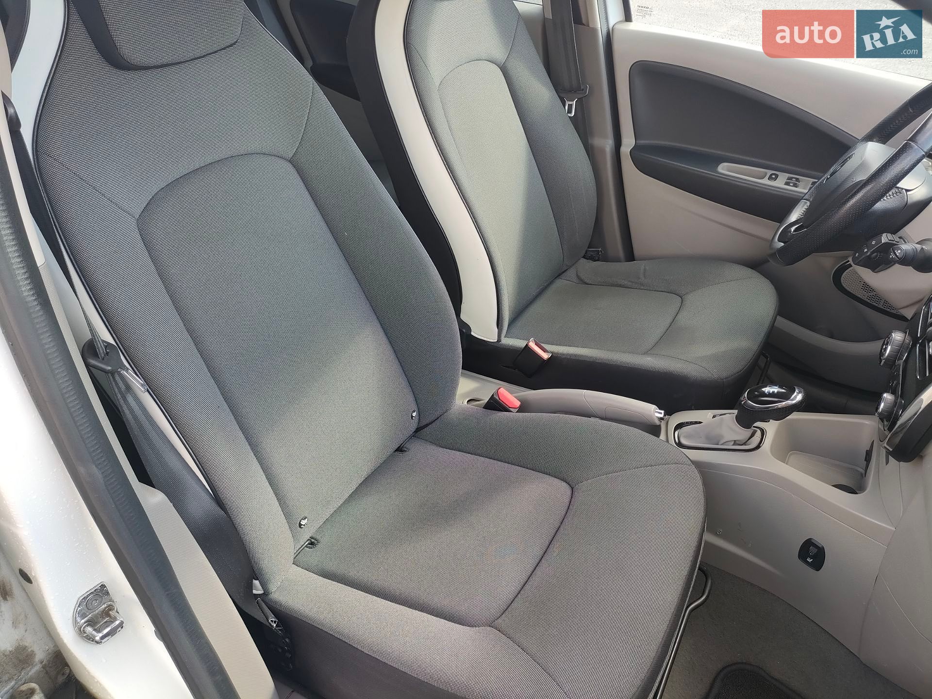 Renault Zoe 2015 VIN VF1AGVYB053453365 фото оголошення 15 з 36