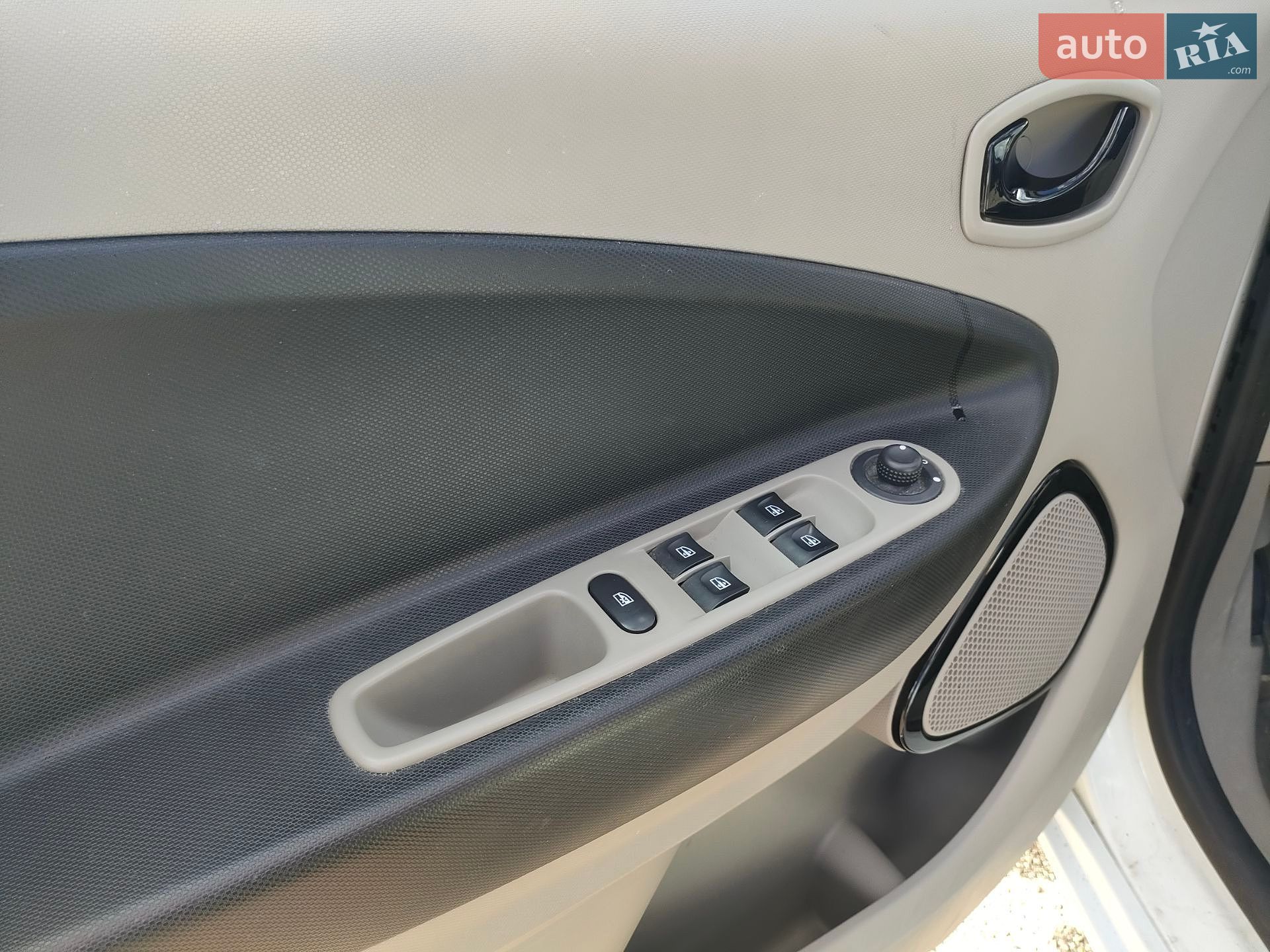 Renault Zoe 2015 VIN VF1AGVYB053453365 фото оголошення 24 з 36