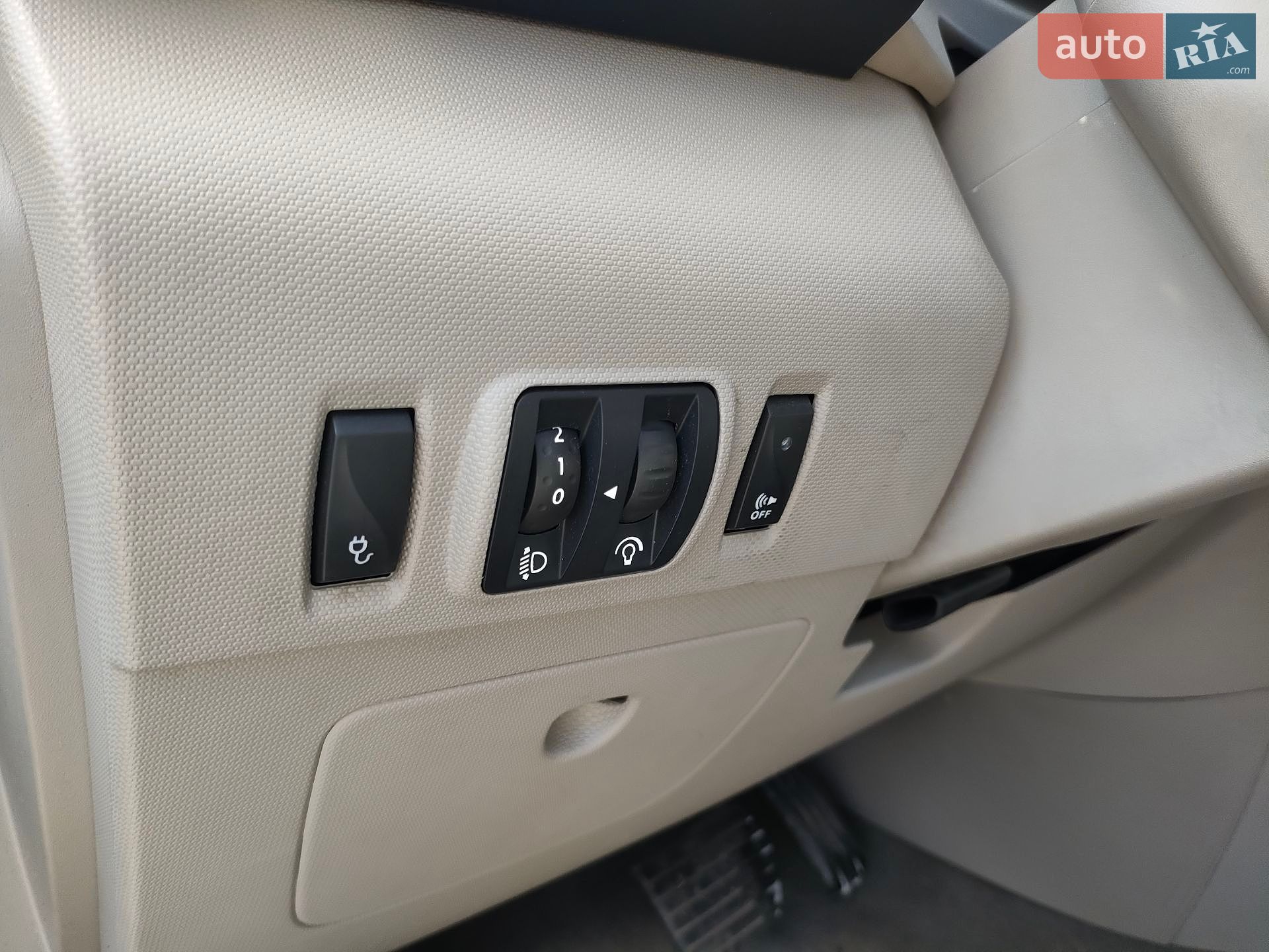 Renault Zoe 2015 VIN VF1AGVYB053453365 фото оголошення 25 з 36