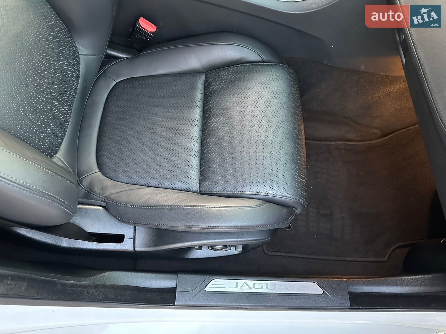 Jaguar XE 2016 VIN SAJAB4BN1HA955041 фото оголошення 35 з 43