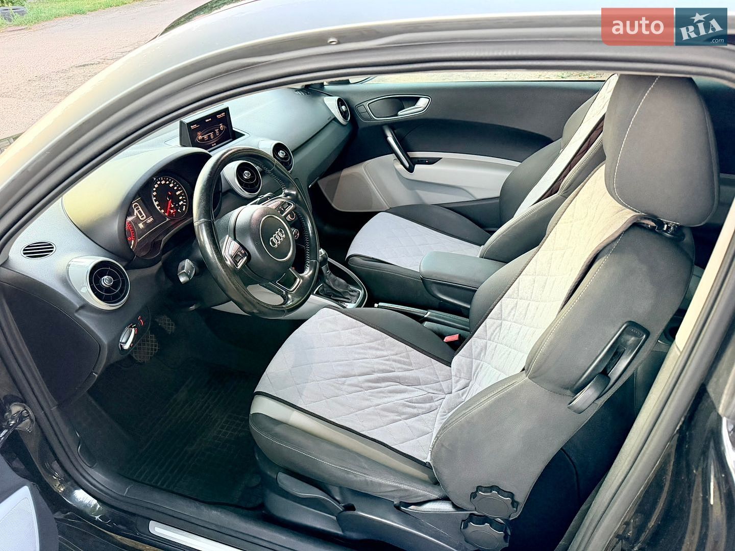 Audi A1 2010 VIN WAUZZZ8X6BB005551 фото оголошення 21 з 46