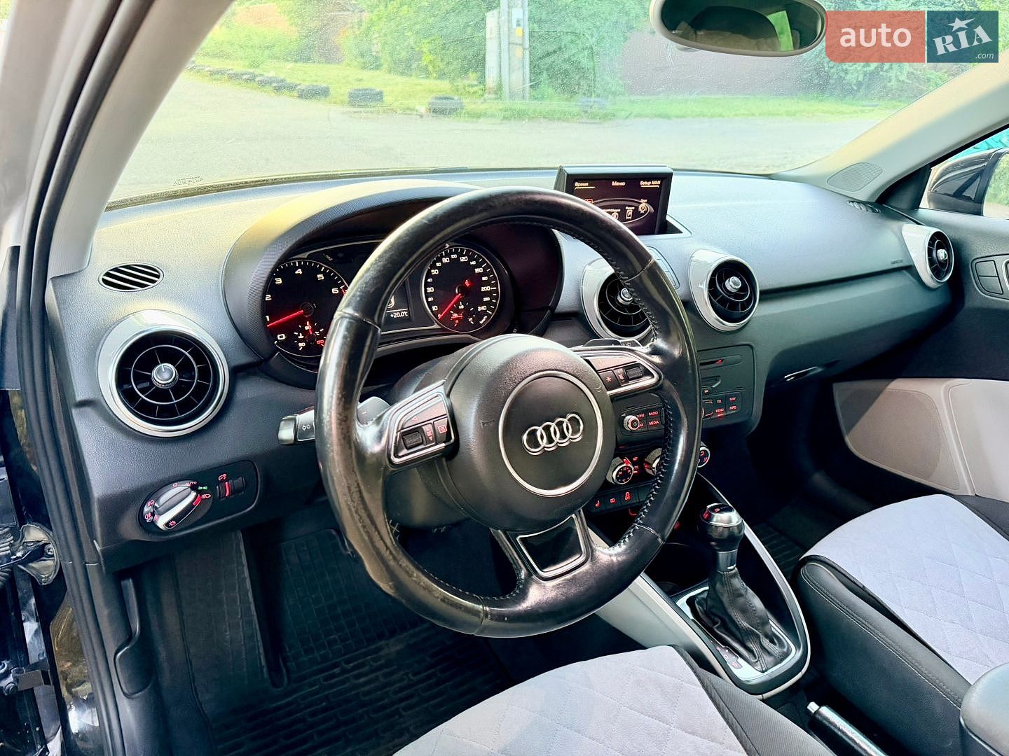 Audi A1 2010 VIN WAUZZZ8X6BB005551 фото оголошення 31 з 46