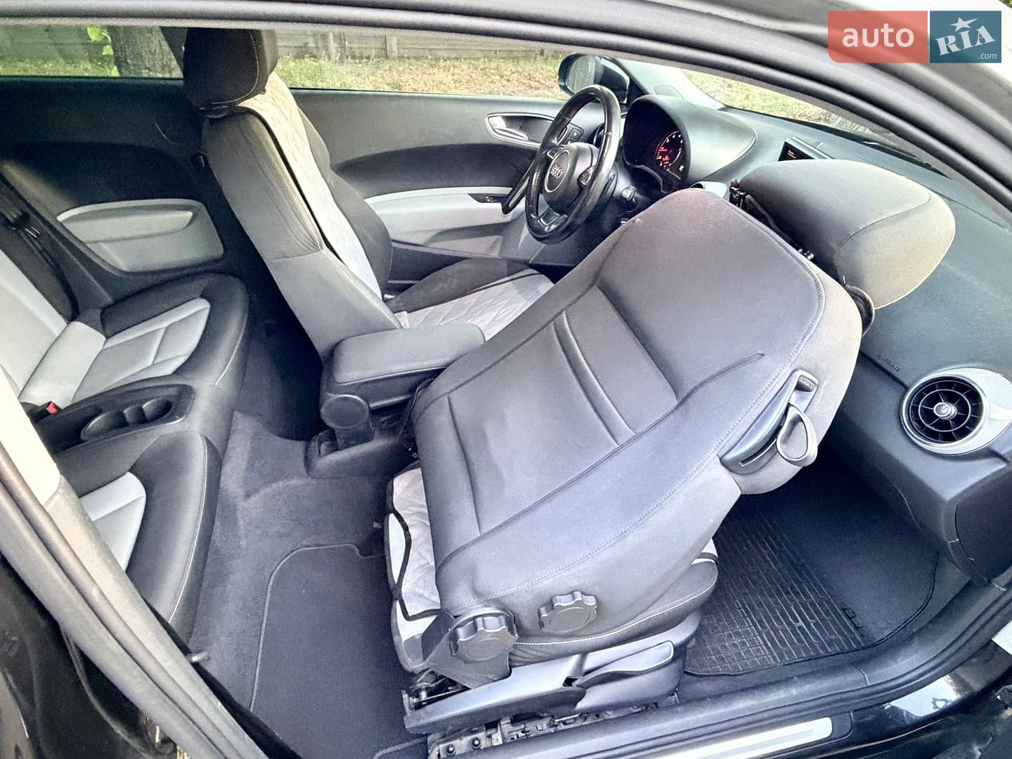 Audi A1 2010 VIN WAUZZZ8X6BB005551 фото оголошення 26 з 46