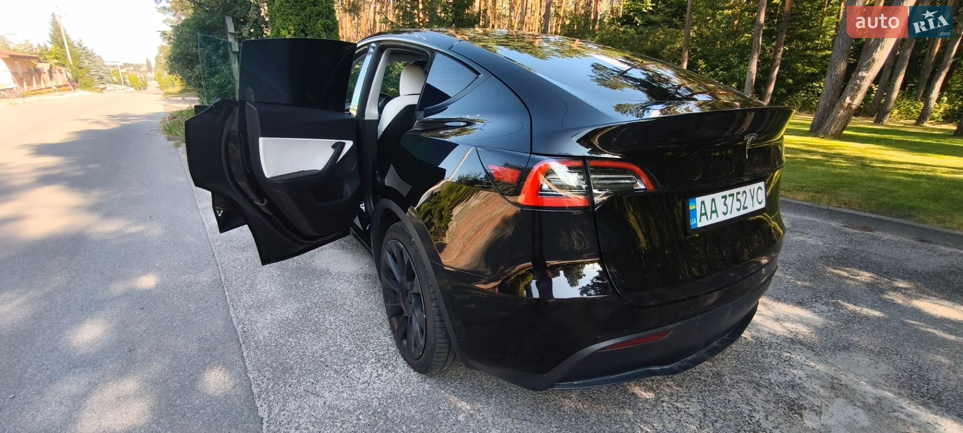 Tesla Model Y 2021 VIN 5YJYGDEE7MF187478 фото оголошення 18 з 26
