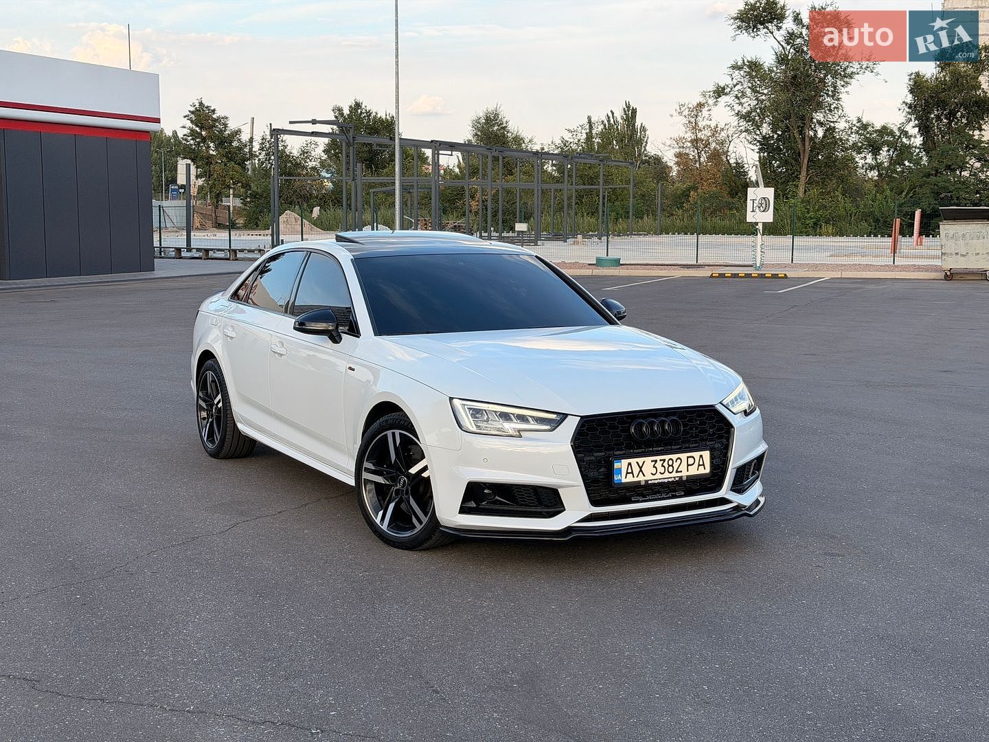 Audi A4 2017 VIN WAUENAF43JA061066 фото оголошення 2 з 54