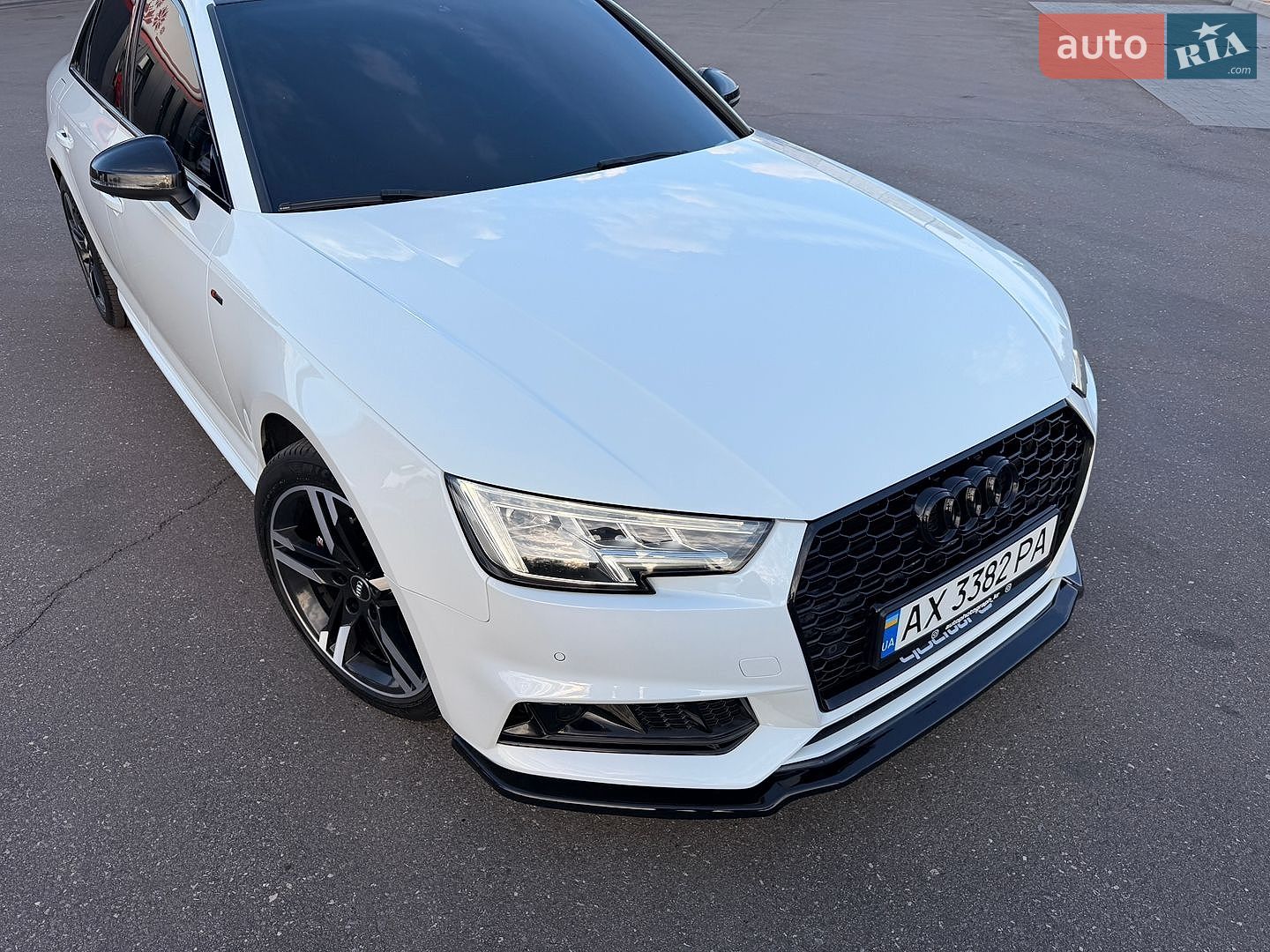 Audi A4 2017 VIN WAUENAF43JA061066 фото оголошення 3 з 54