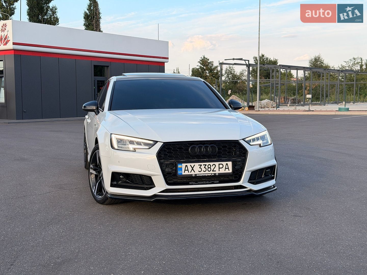 Audi A4 2017 VIN WAUENAF43JA061066 фото оголошення 8 з 54