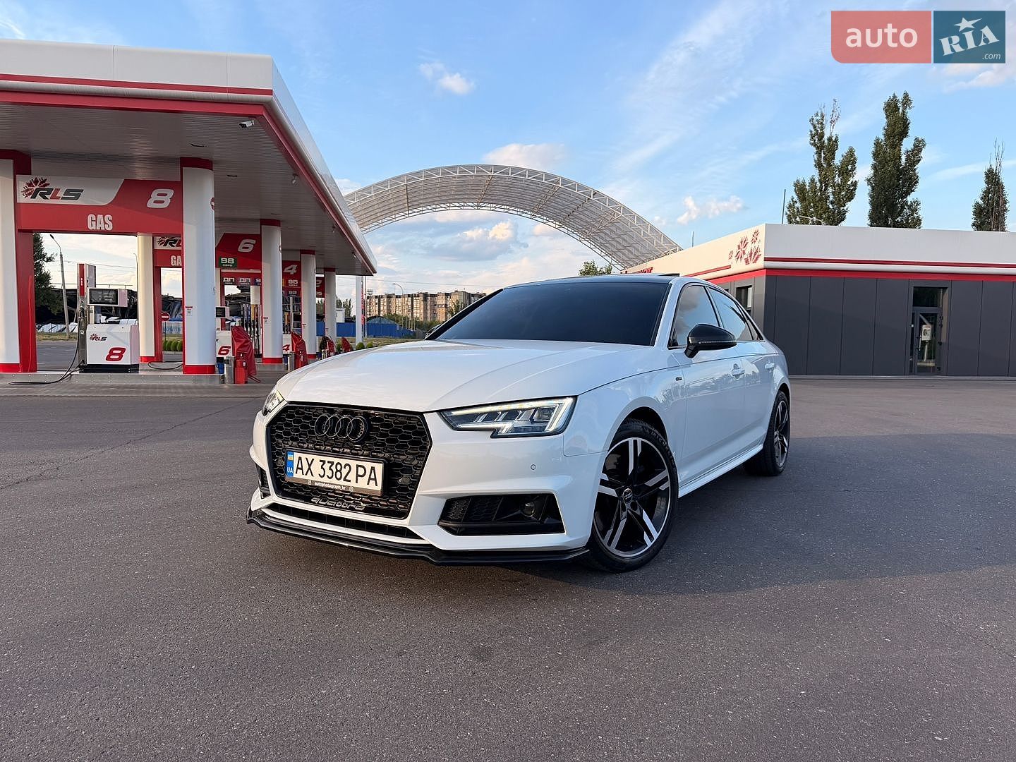 Audi A4 2017 VIN WAUENAF43JA061066 фото оголошення 9 з 54