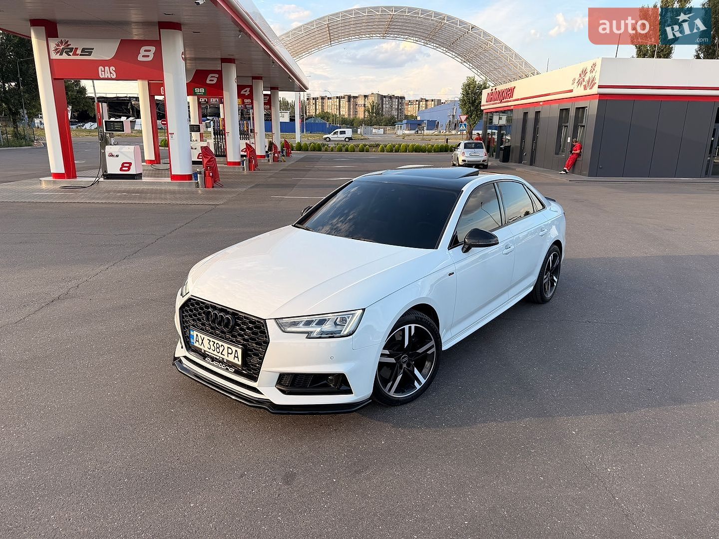 Audi A4 2017 VIN WAUENAF43JA061066 фото оголошення 10 з 54