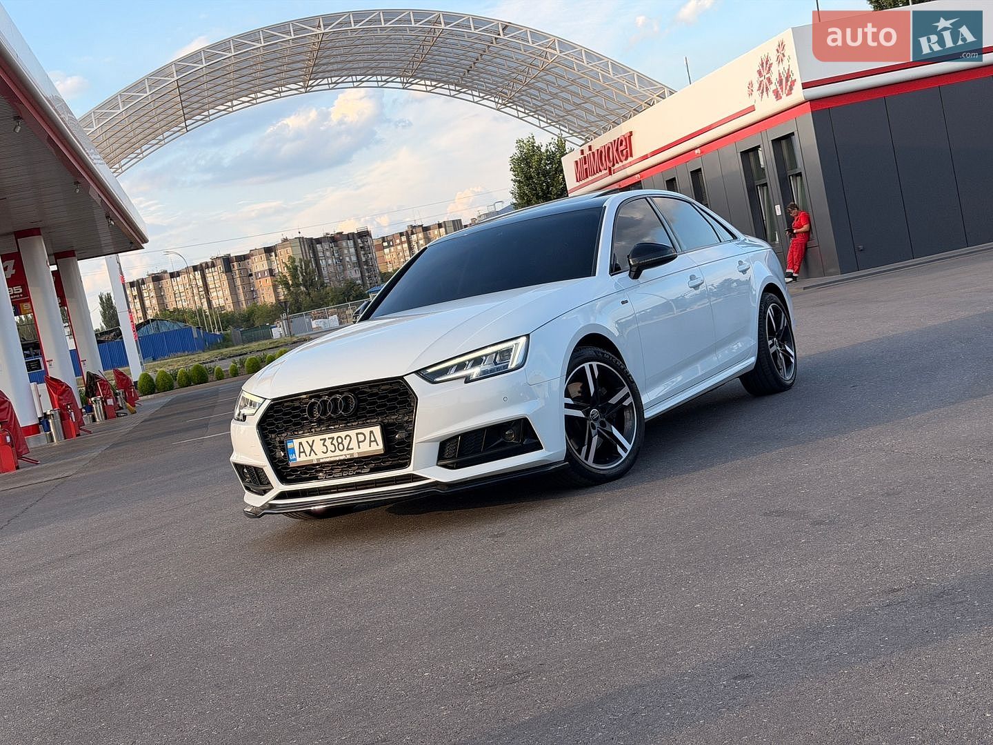 Audi A4 2017 VIN WAUENAF43JA061066 фото оголошення 11 з 54