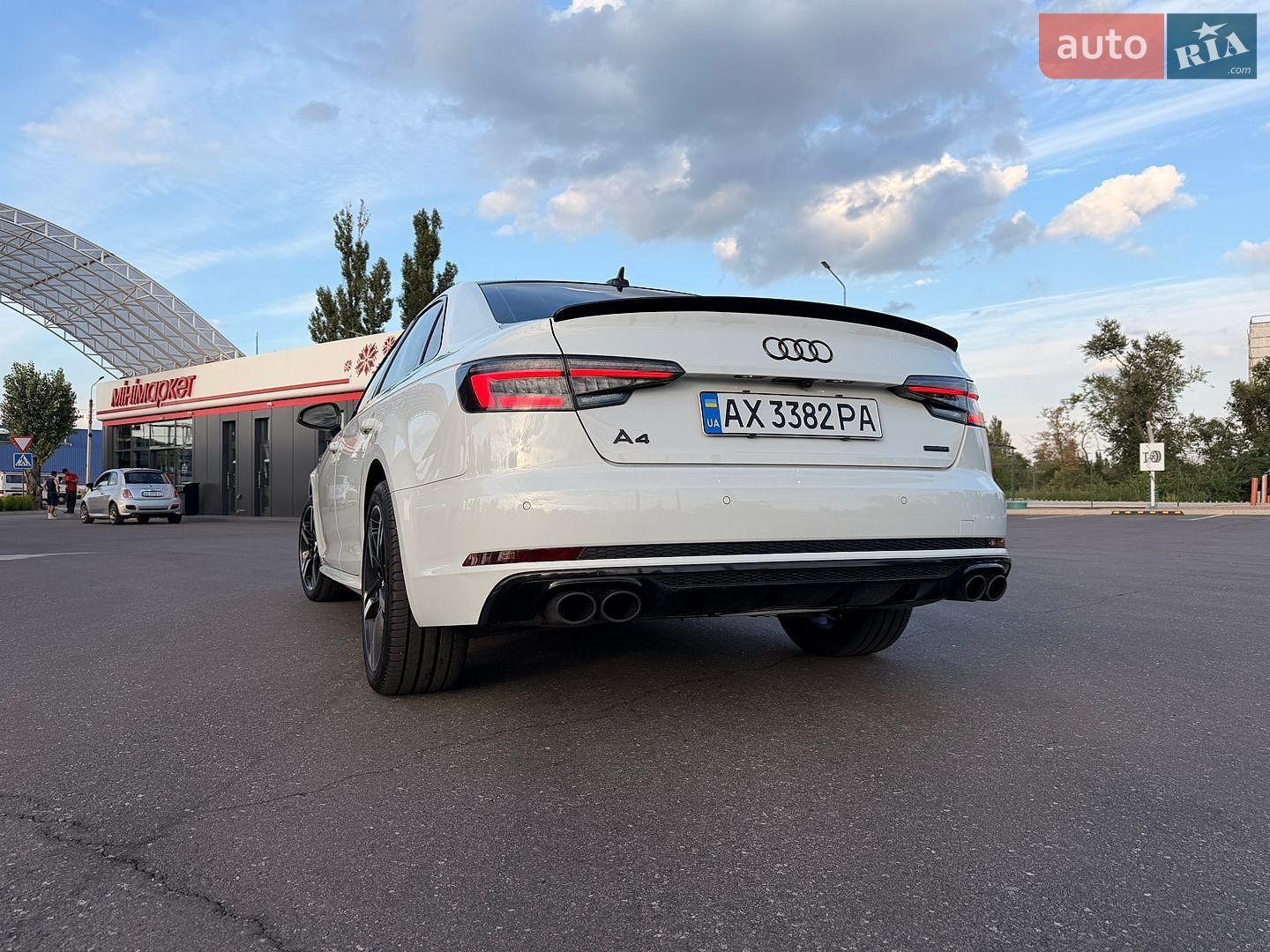 Audi A4 2017 VIN WAUENAF43JA061066 фото оголошення 22 з 54