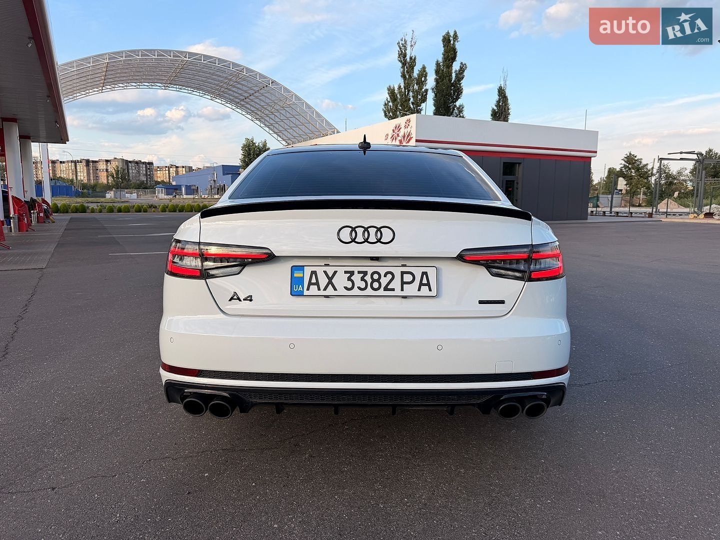 Audi A4 2017 VIN WAUENAF43JA061066 фото оголошення 24 з 54
