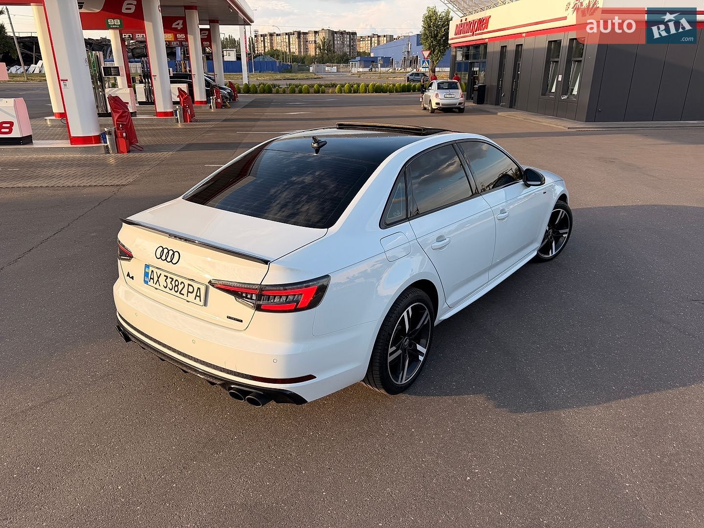 Audi A4 2017 VIN WAUENAF43JA061066 фото оголошення 28 з 54