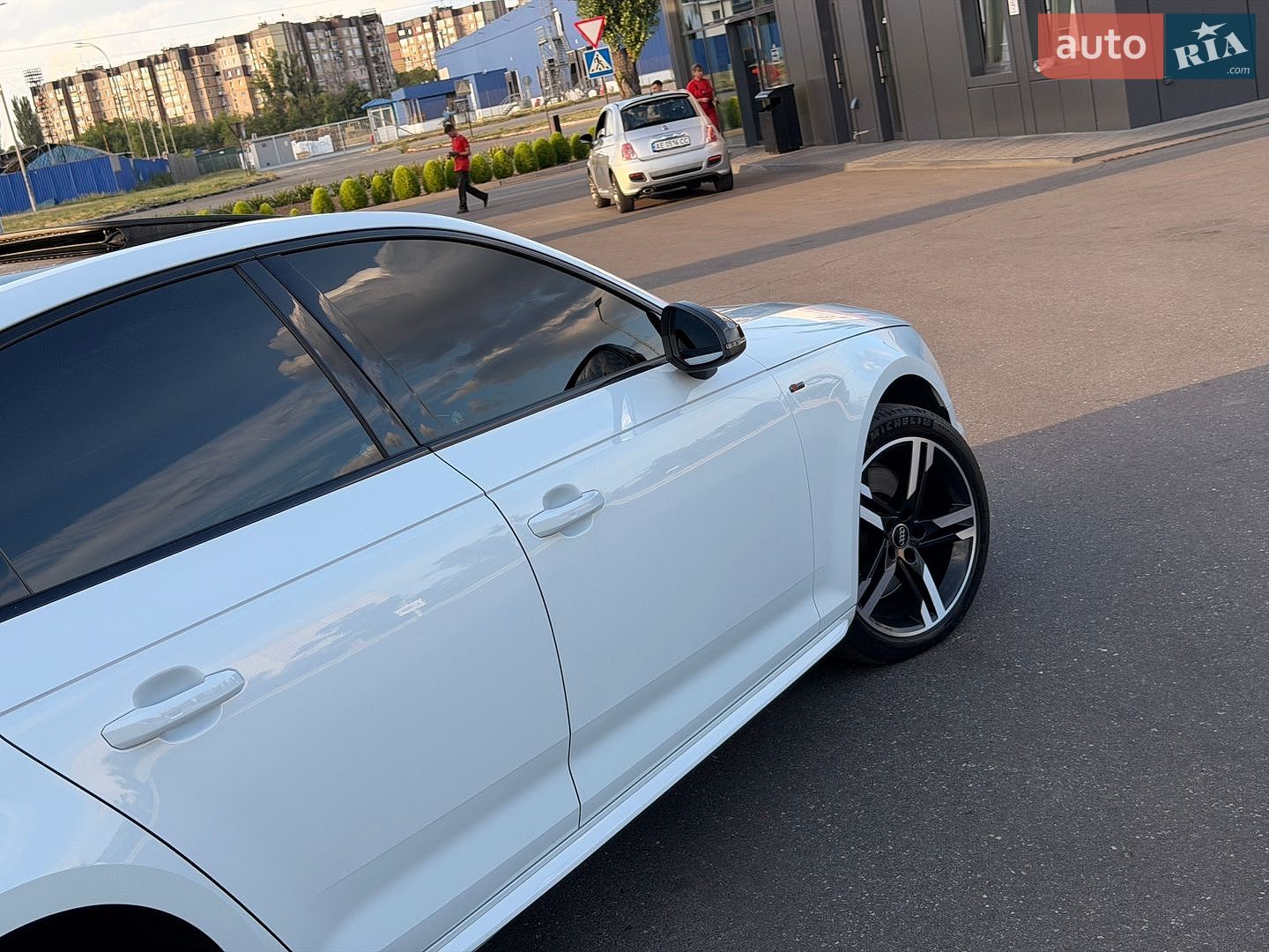 Audi A4 2017 VIN WAUENAF43JA061066 фото оголошення 29 з 54