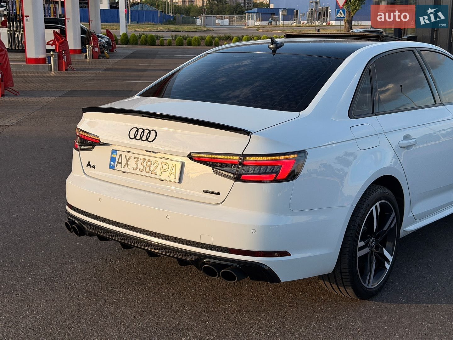 Audi A4 2017 VIN WAUENAF43JA061066 фото оголошення 32 з 54