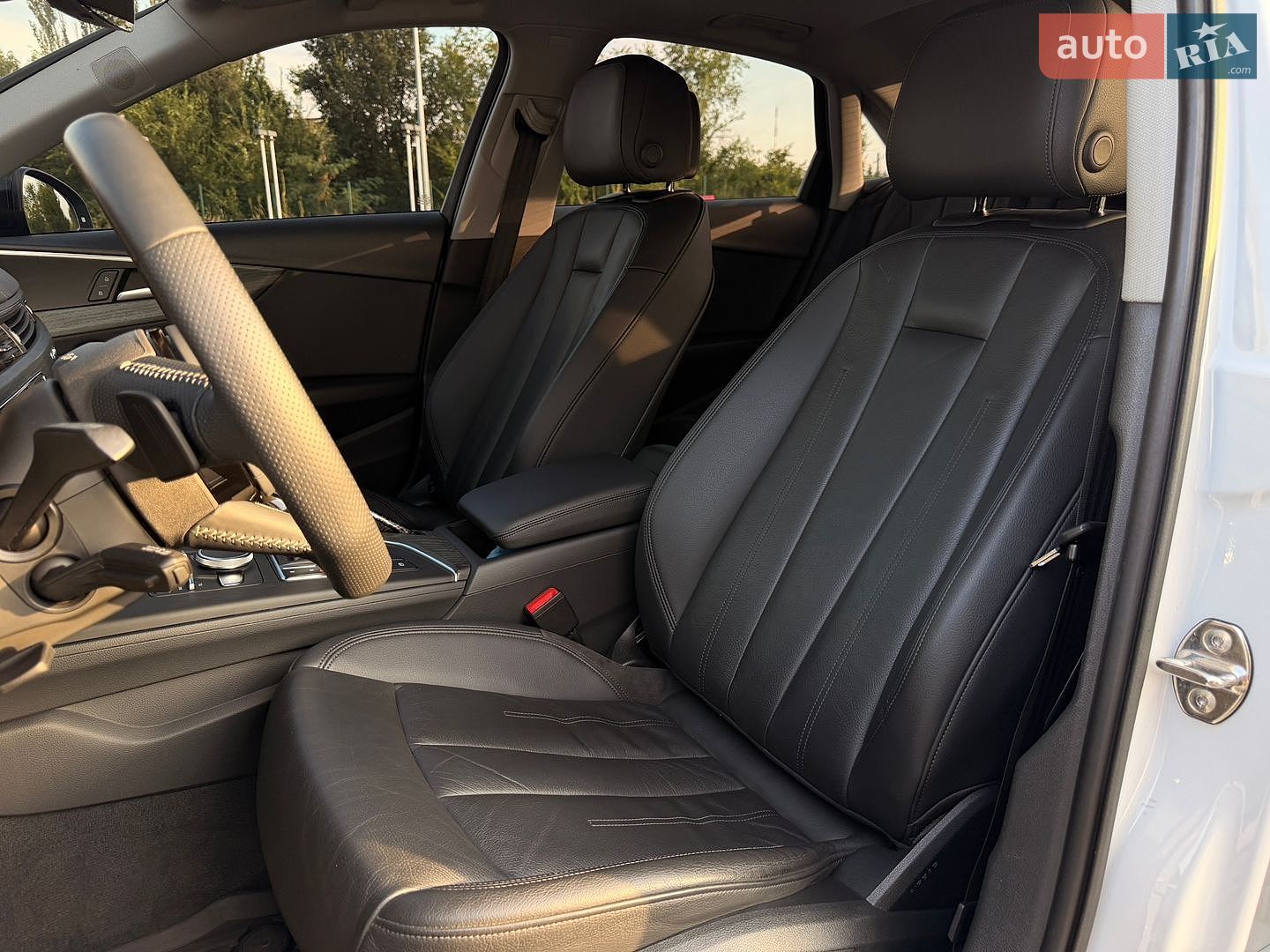 Audi A4 2017 VIN WAUENAF43JA061066 фото оголошення 40 з 54