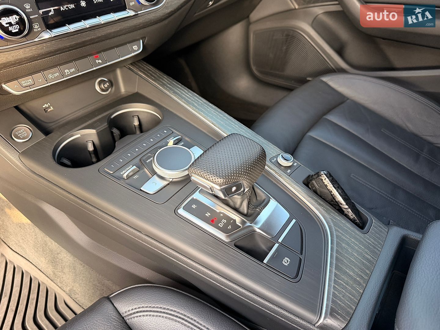 Audi A4 2017 VIN WAUENAF43JA061066 фото оголошення 44 з 54