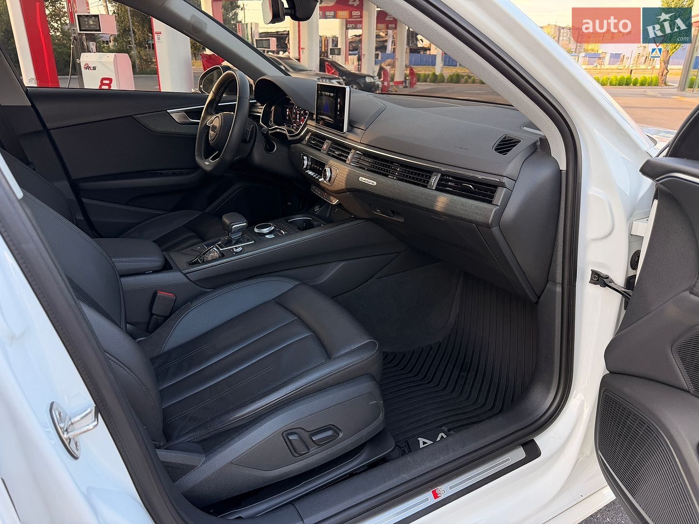 Audi A4 2017 VIN WAUENAF43JA061066 фото оголошення 51 з 54