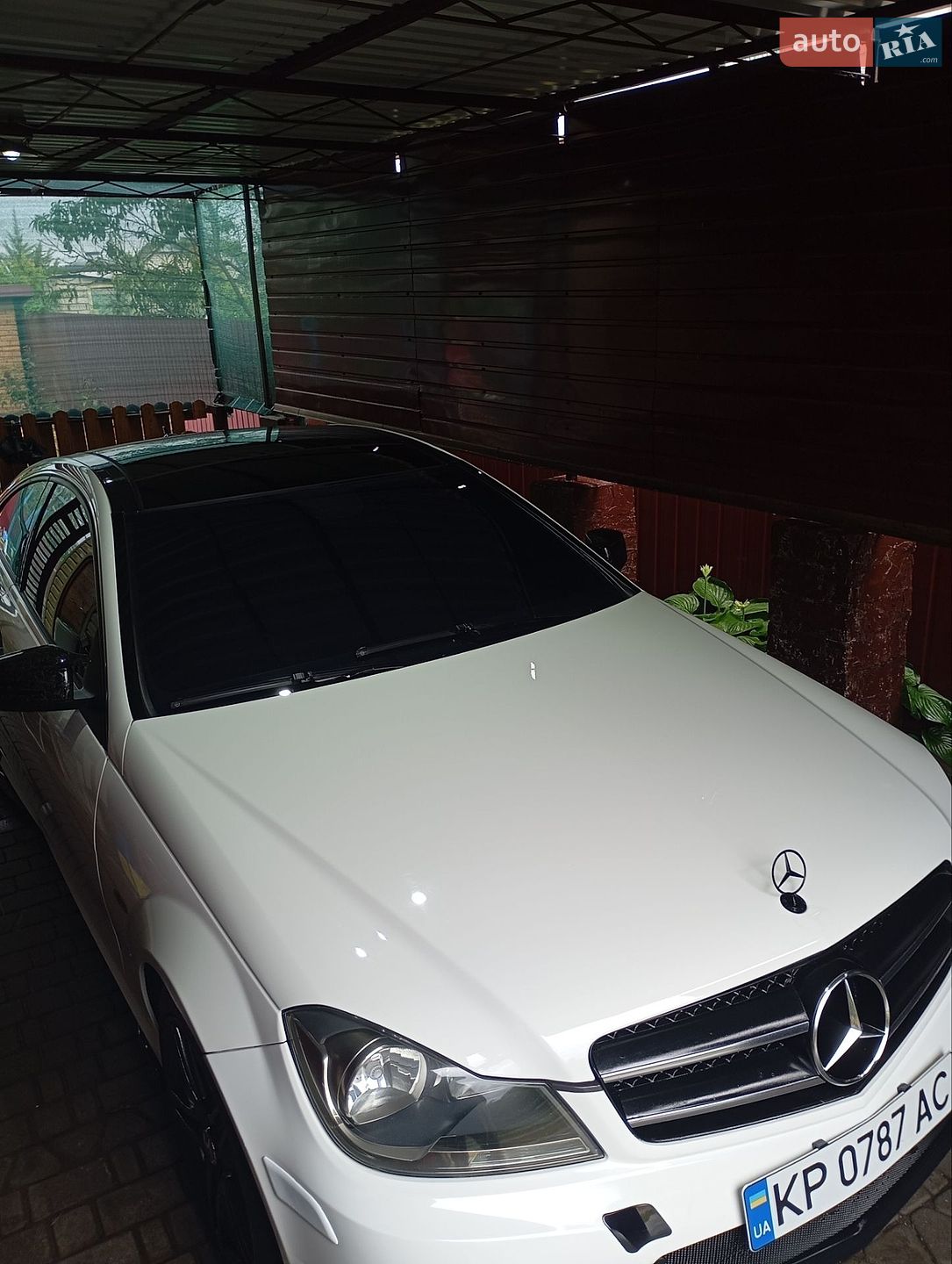 Mercedes-Benz C-Class 2012 VIN WDDGJ4HB7DG060904 фото оголошення 17 з 21