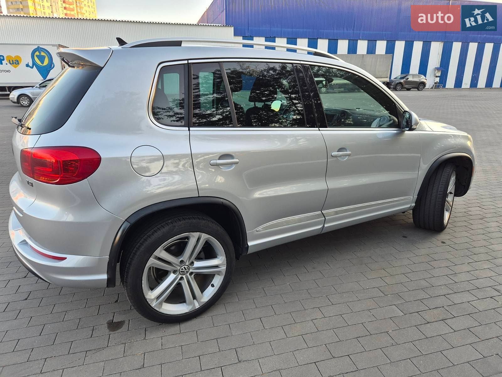 Volkswagen Tiguan 2015 VIN WVGAV7AXXGW057951 фото оголошення 2 з 13