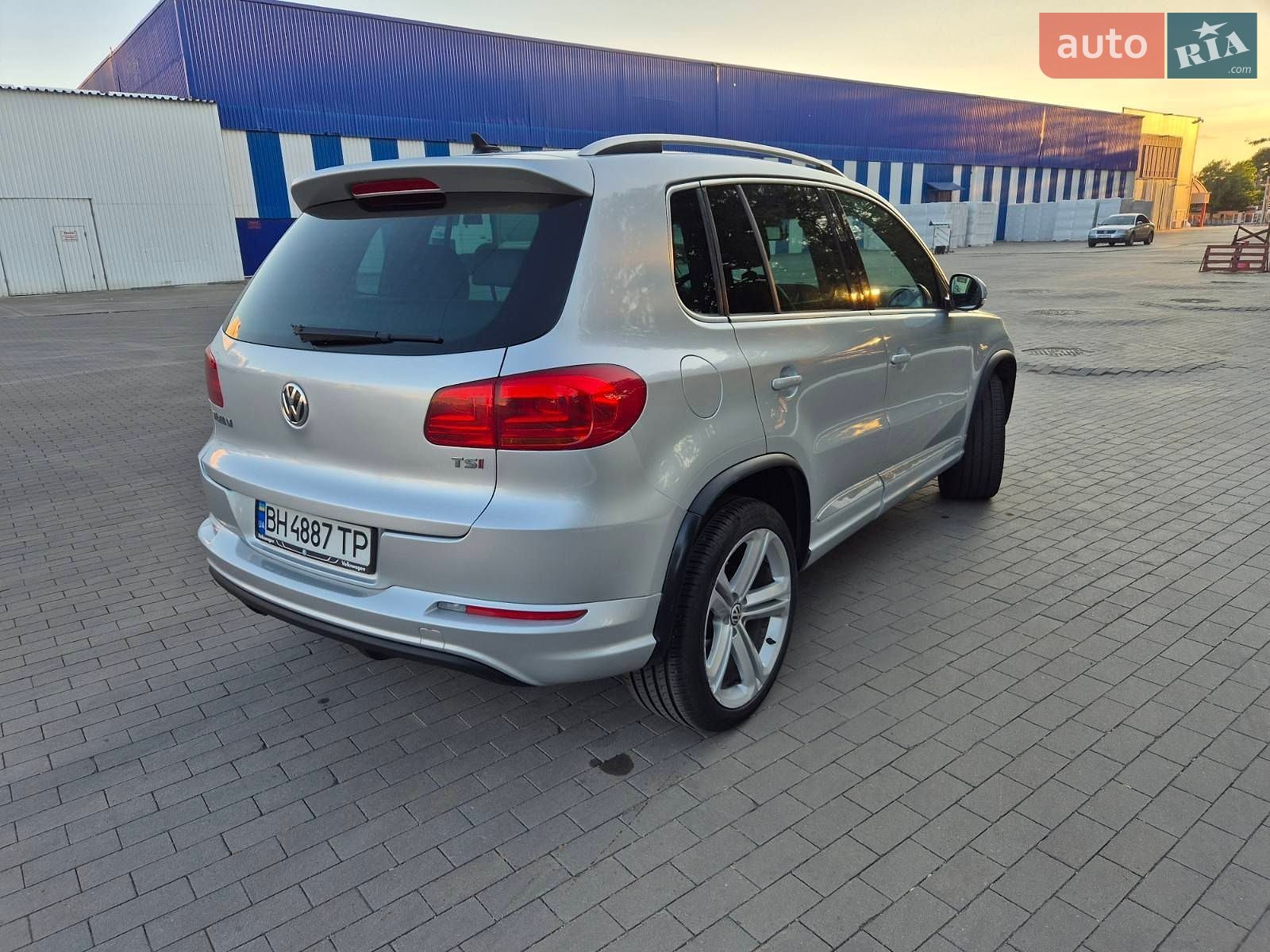 Volkswagen Tiguan 2015 VIN WVGAV7AXXGW057951 фото оголошення 3 з 13