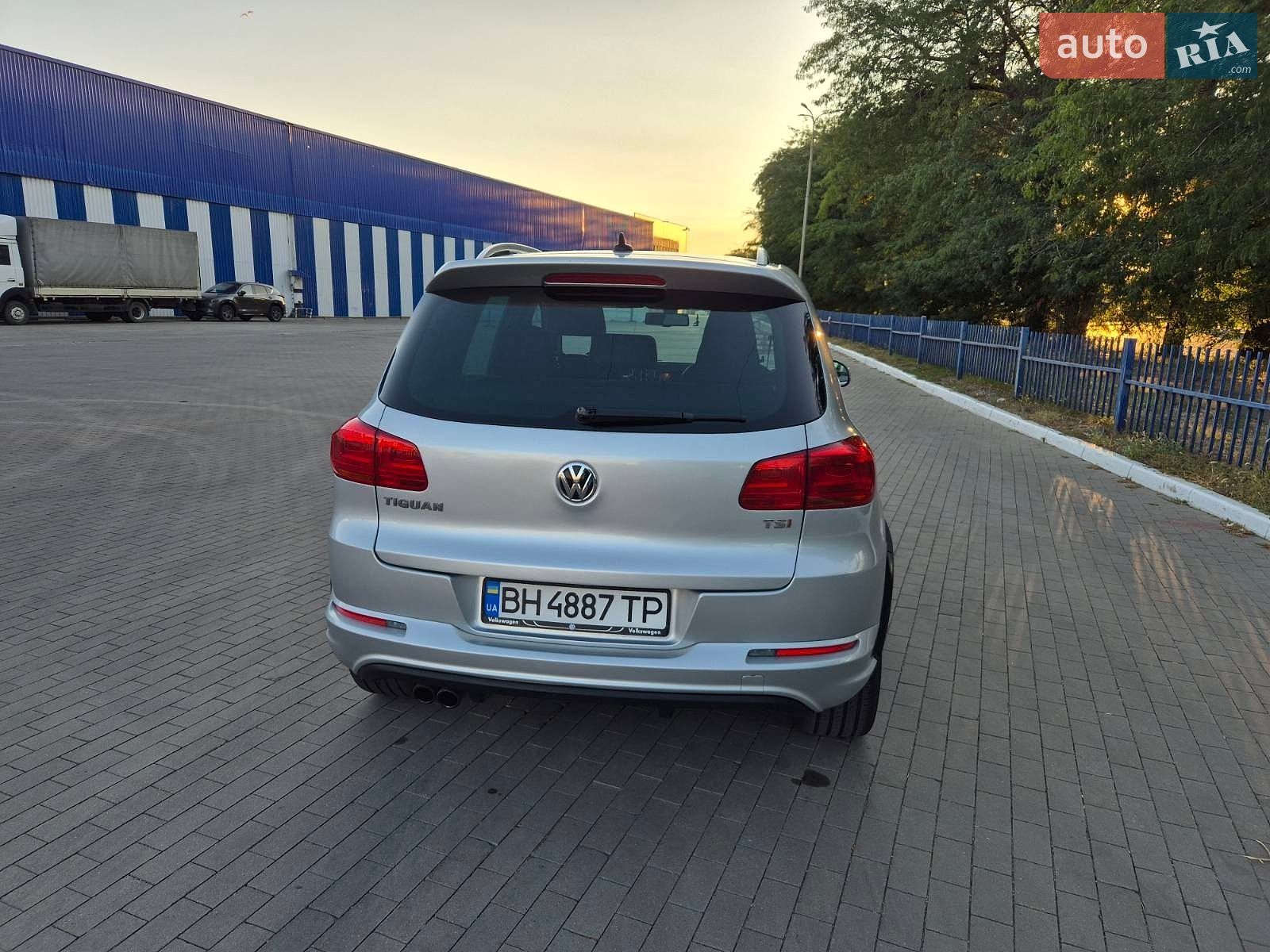 Volkswagen Tiguan 2015 VIN WVGAV7AXXGW057951 фото оголошення 4 з 13