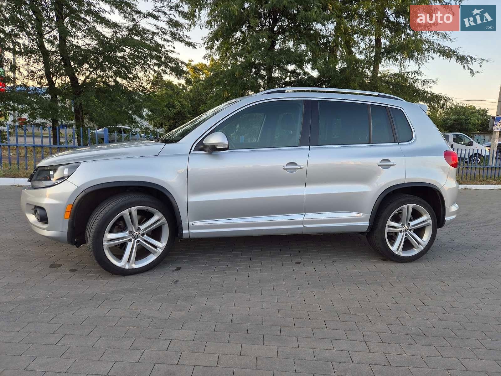 Volkswagen Tiguan 2015 VIN WVGAV7AXXGW057951 фото оголошення 8 з 13