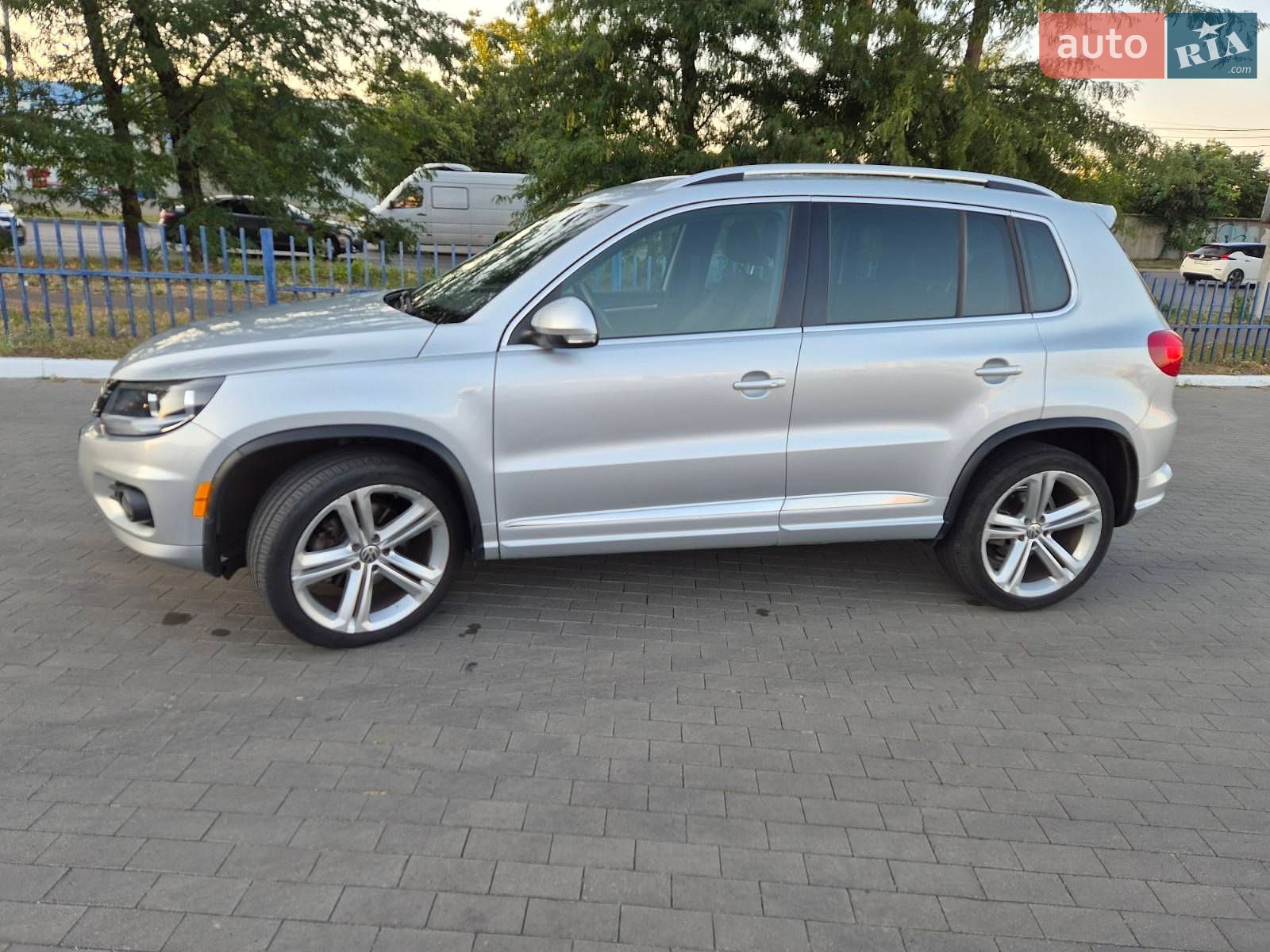 Volkswagen Tiguan 2015 VIN WVGAV7AXXGW057951 фото оголошення 9 з 13