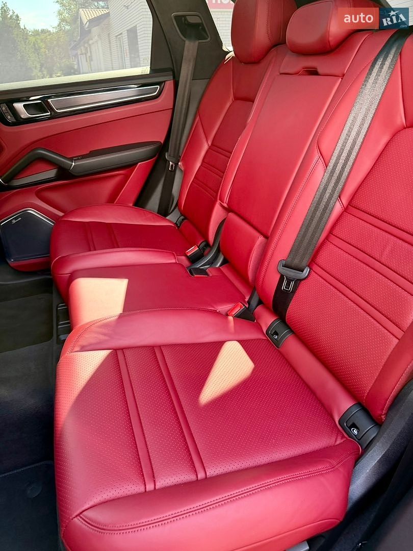 Porsche Cayenne 2022 VIN WP1ZZZ9YZNDA33045 фото оголошення 14 з 19