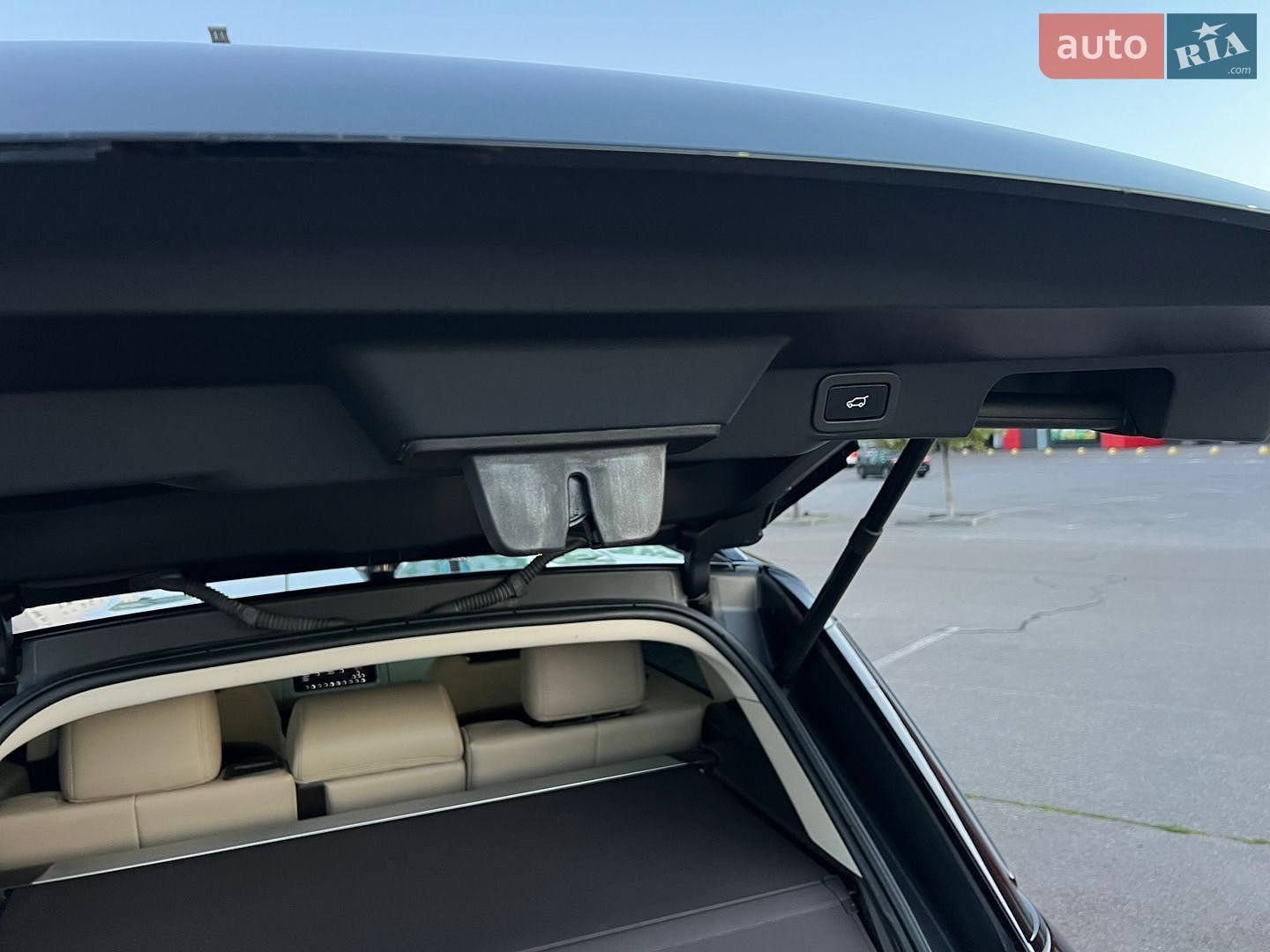 Land Rover Range Rover Sport 2019 VIN SALWA2BK7KA868794 фото оголошення 18 з 44