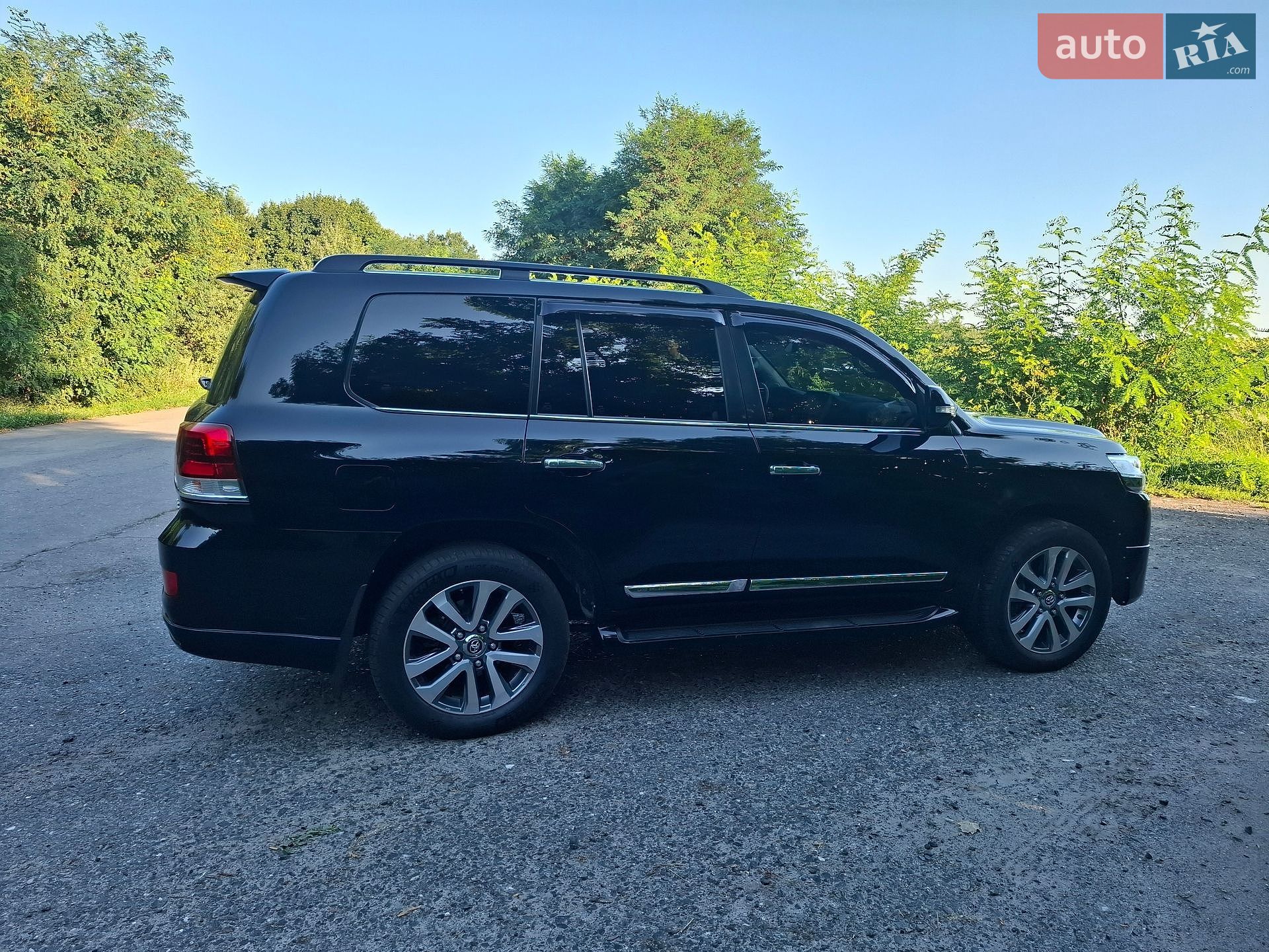 Toyota Land Cruiser 2018 VIN JTMCV02J404251083 фото оголошення 5 з 31