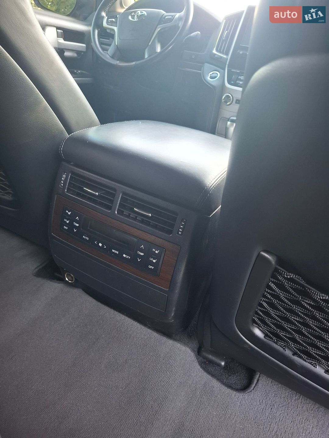 Toyota Land Cruiser 2018 VIN JTMCV02J404251083 фото оголошення 17 з 31