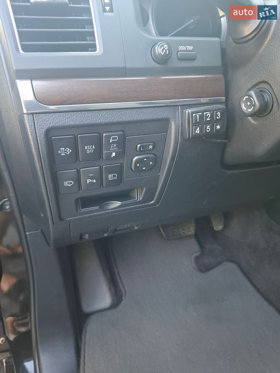 Toyota Land Cruiser 2018 VIN JTMCV02J404251083 фото оголошення 18 з 31
