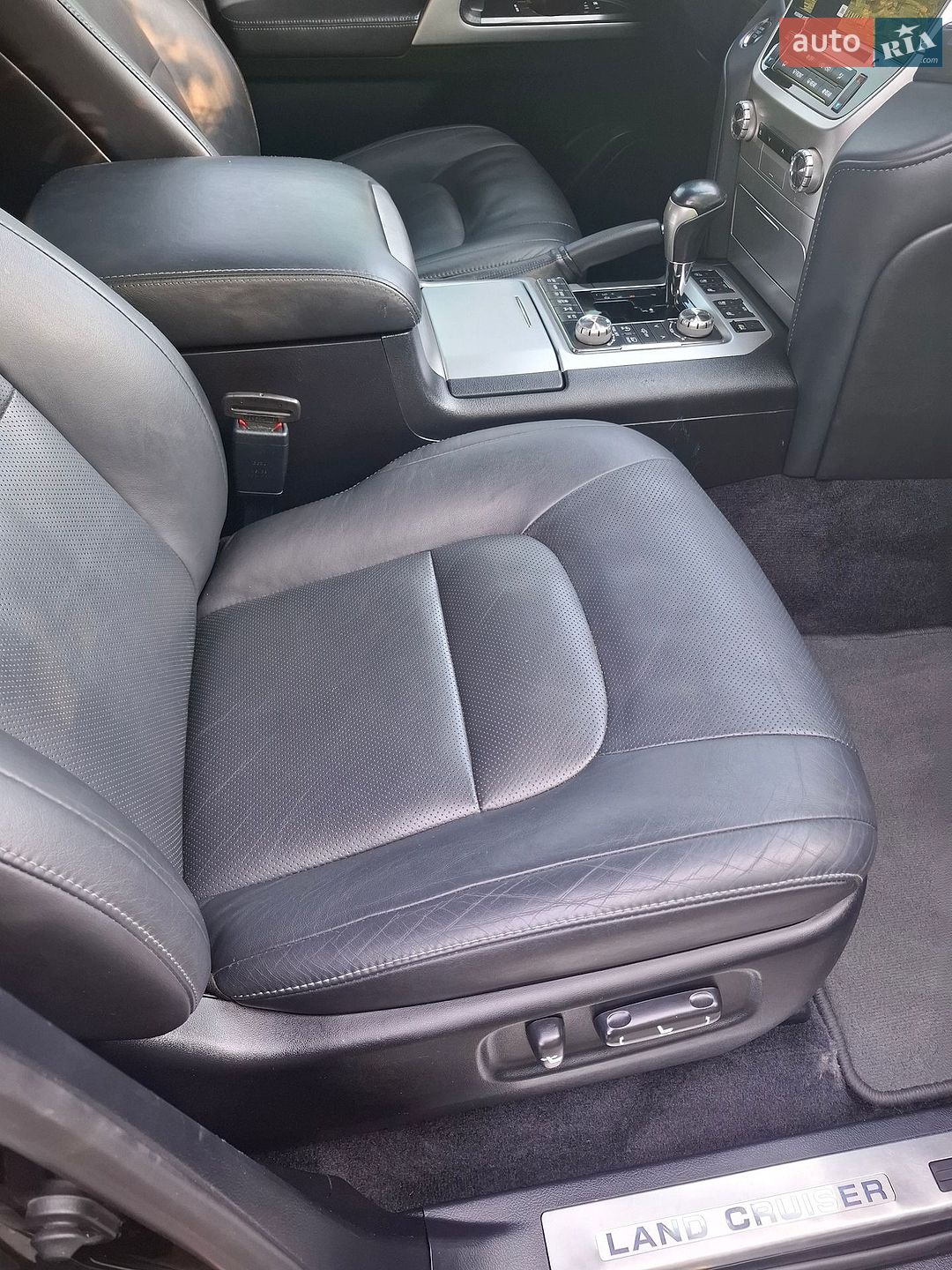 Toyota Land Cruiser 2018 VIN JTMCV02J404251083 фото оголошення 29 з 31