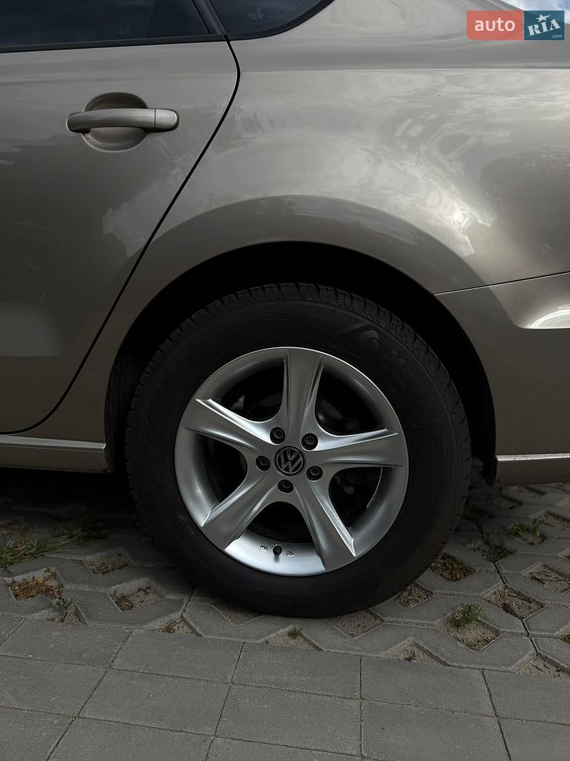 Volkswagen Polo 2016 VIN XW8ZZZ61ZGG031023 фото оголошення 9 з 44