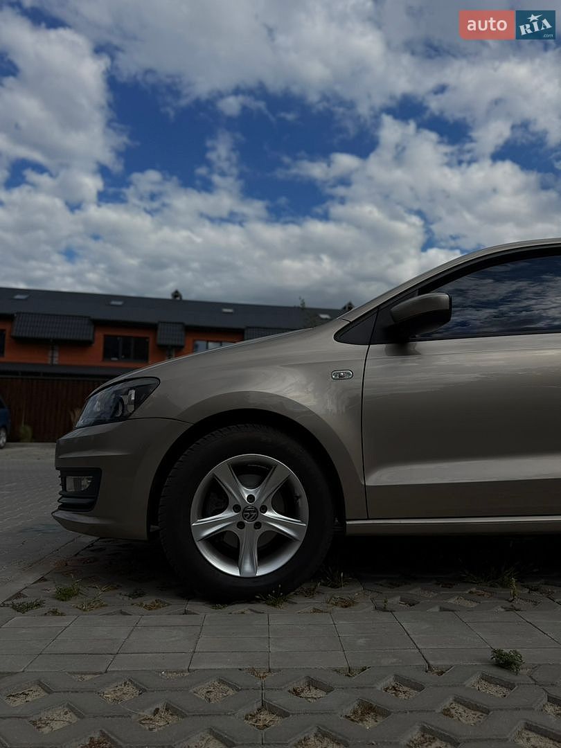 Volkswagen Polo 2016 VIN XW8ZZZ61ZGG031023 фото оголошення 4 з 44