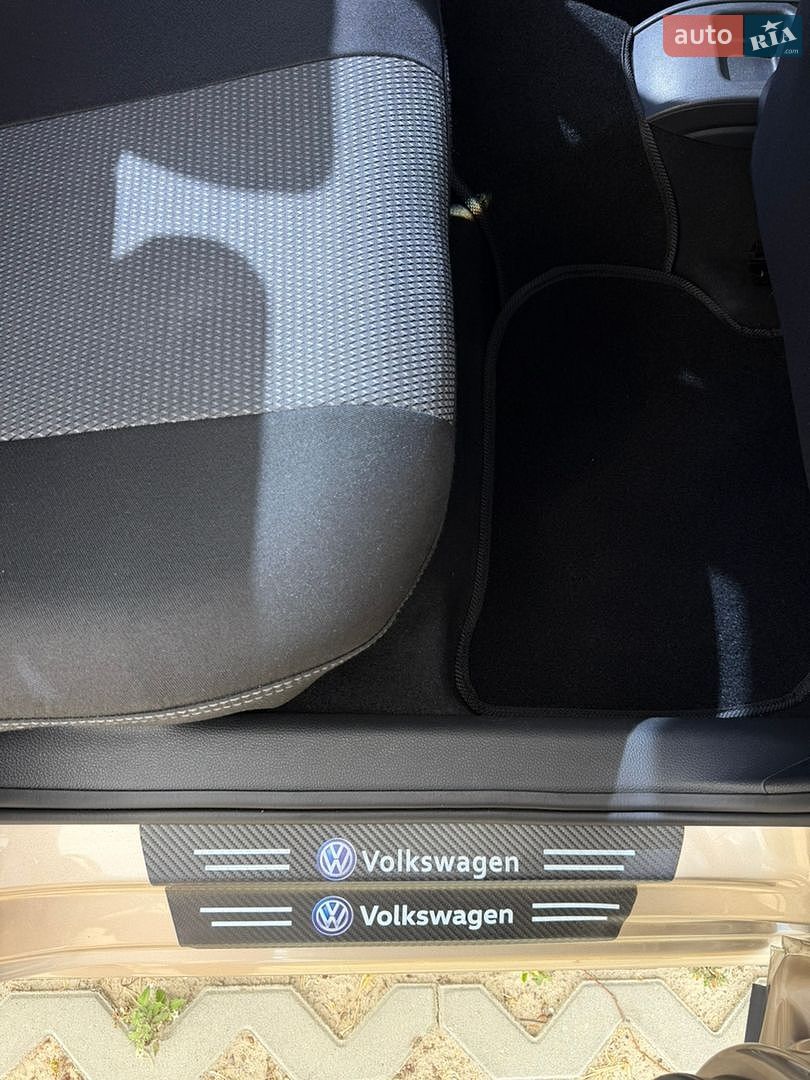 Volkswagen Polo 2016 VIN XW8ZZZ61ZGG031023 фото оголошення 16 з 44