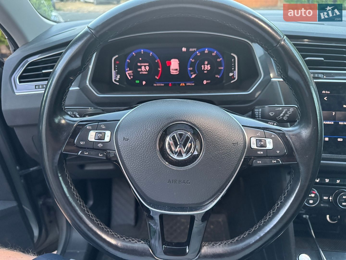 Volkswagen Tiguan 2019 VIN WVGZZZ5NZKW859890 фото оголошення 15 з 18