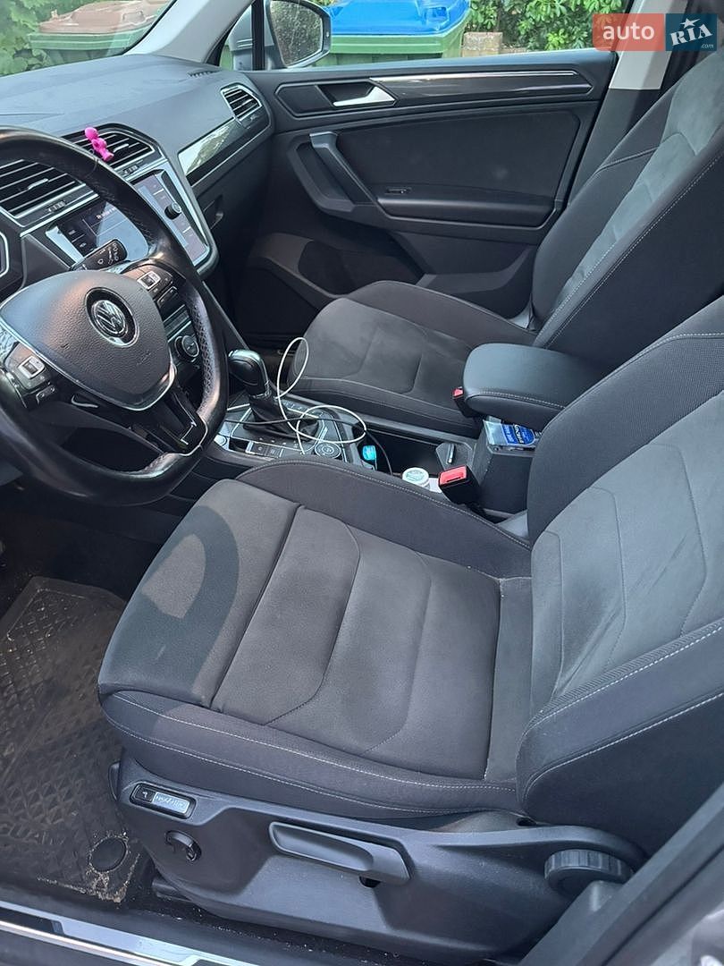 Volkswagen Tiguan 2019 VIN WVGZZZ5NZKW859890 фото оголошення 17 з 18