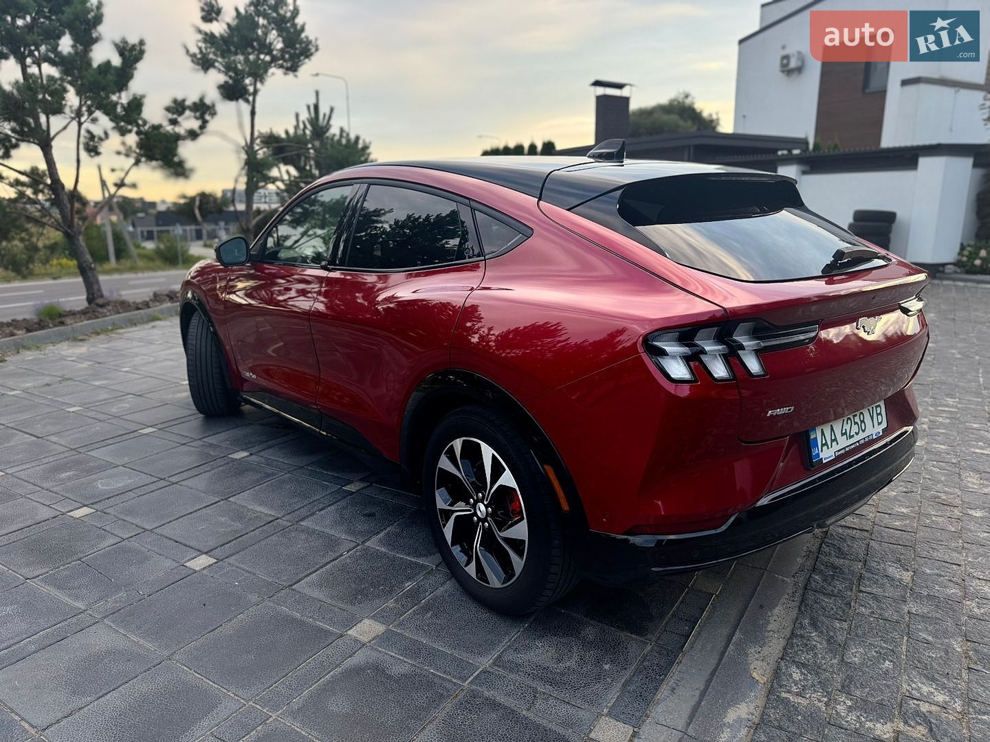 Ford Mustang Mach-E 2023 VIN WF0TK3SS8PMA47724 фото оголошення 3 з 35