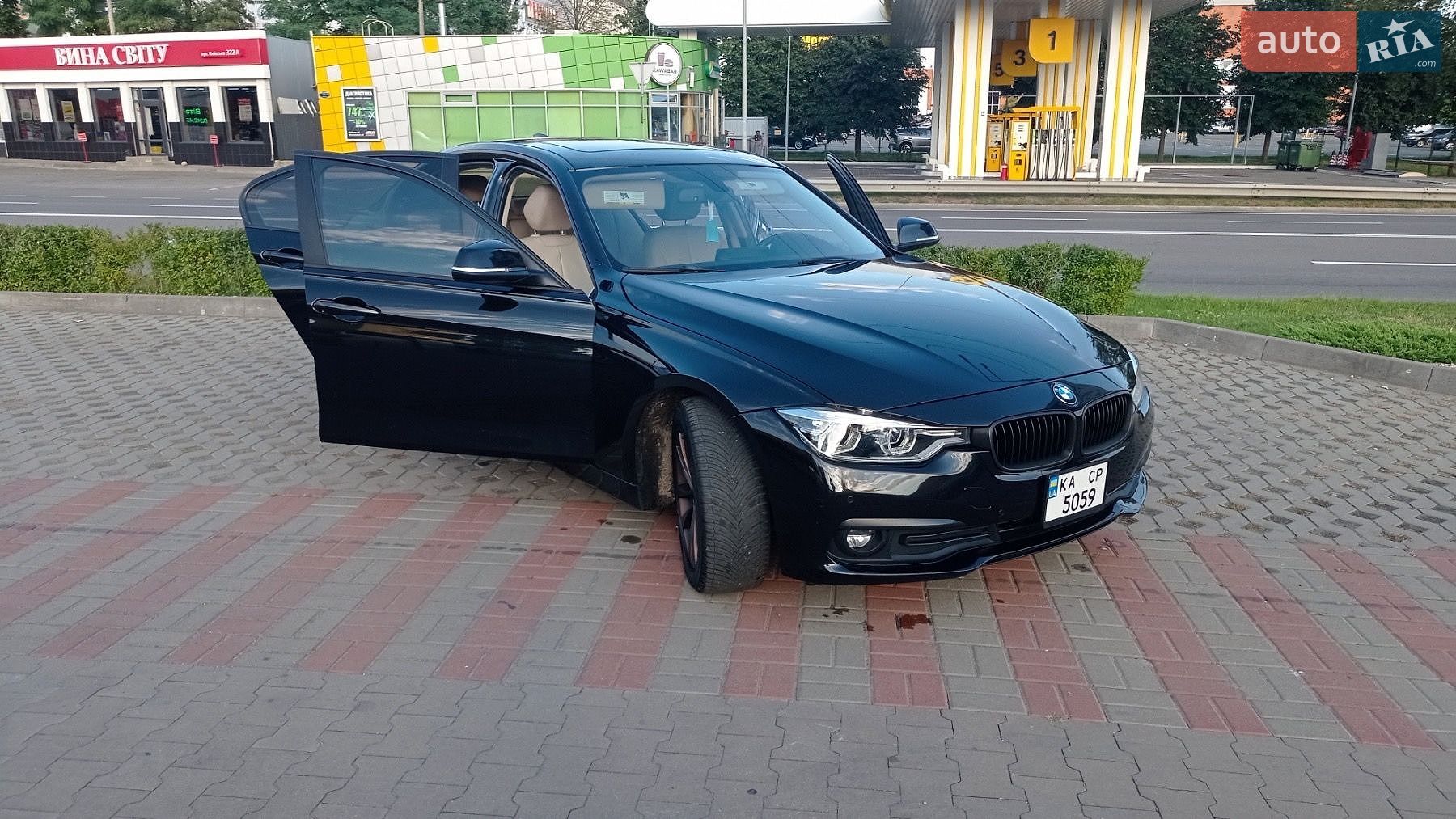 BMW 3 Series 2015 VIN WBA8E5G59GNT41152 фото оголошення 3 з 13